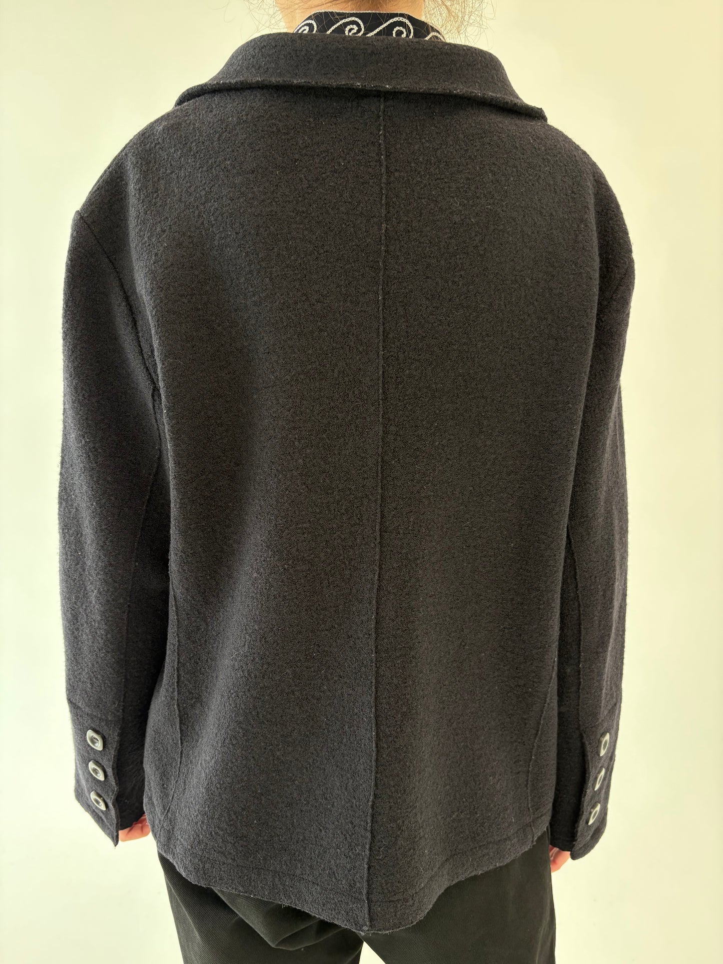 Sacou cambrat italian negru ultra confort din boiled wool