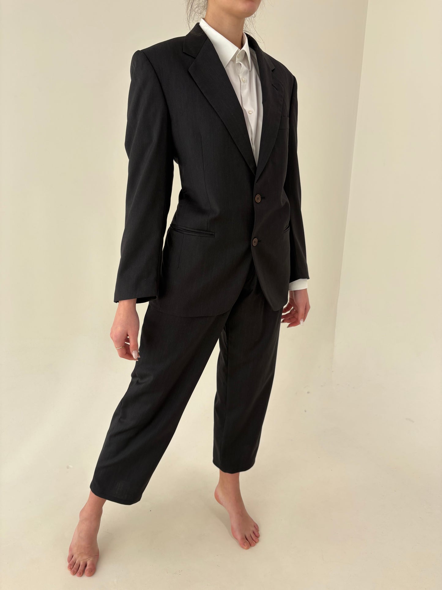 Costum italian steel gray din lanita extrem de fină subțire  în croi actual