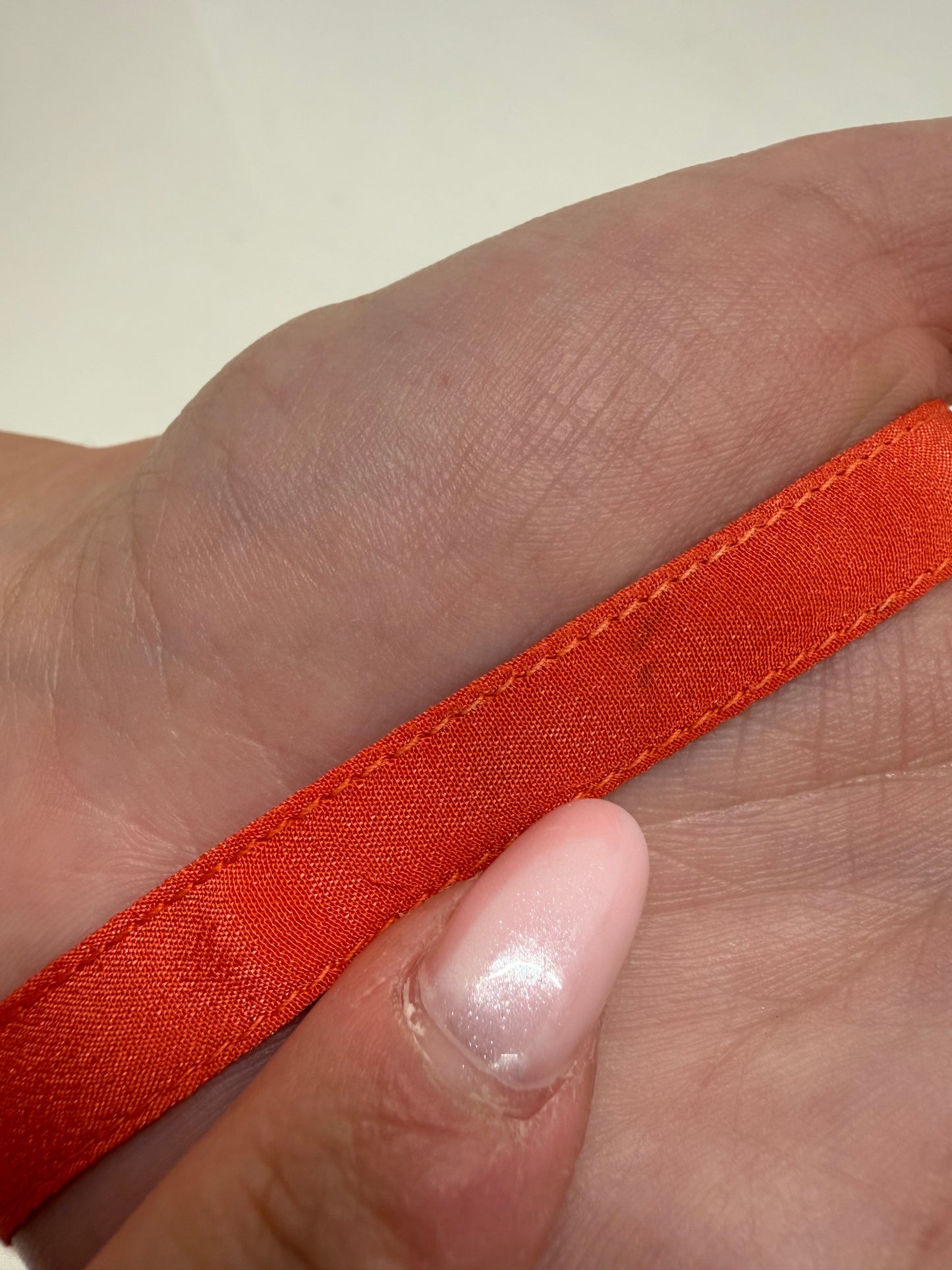 Top red orange din mătase naturală cu broderie în croi minimalist