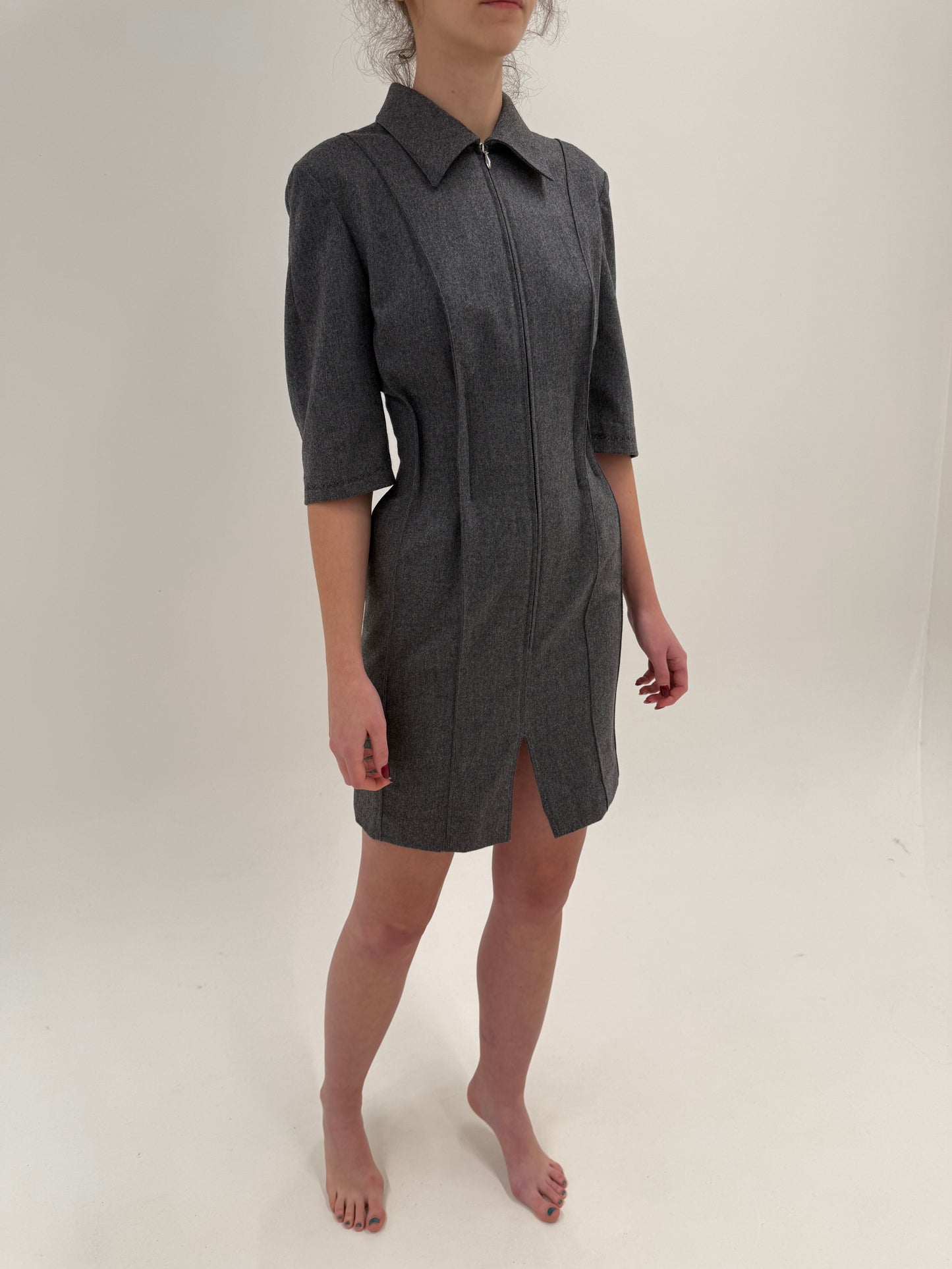 Rochie vintage anii 90 cu design arhitectural cambrata din lana plină extrafina