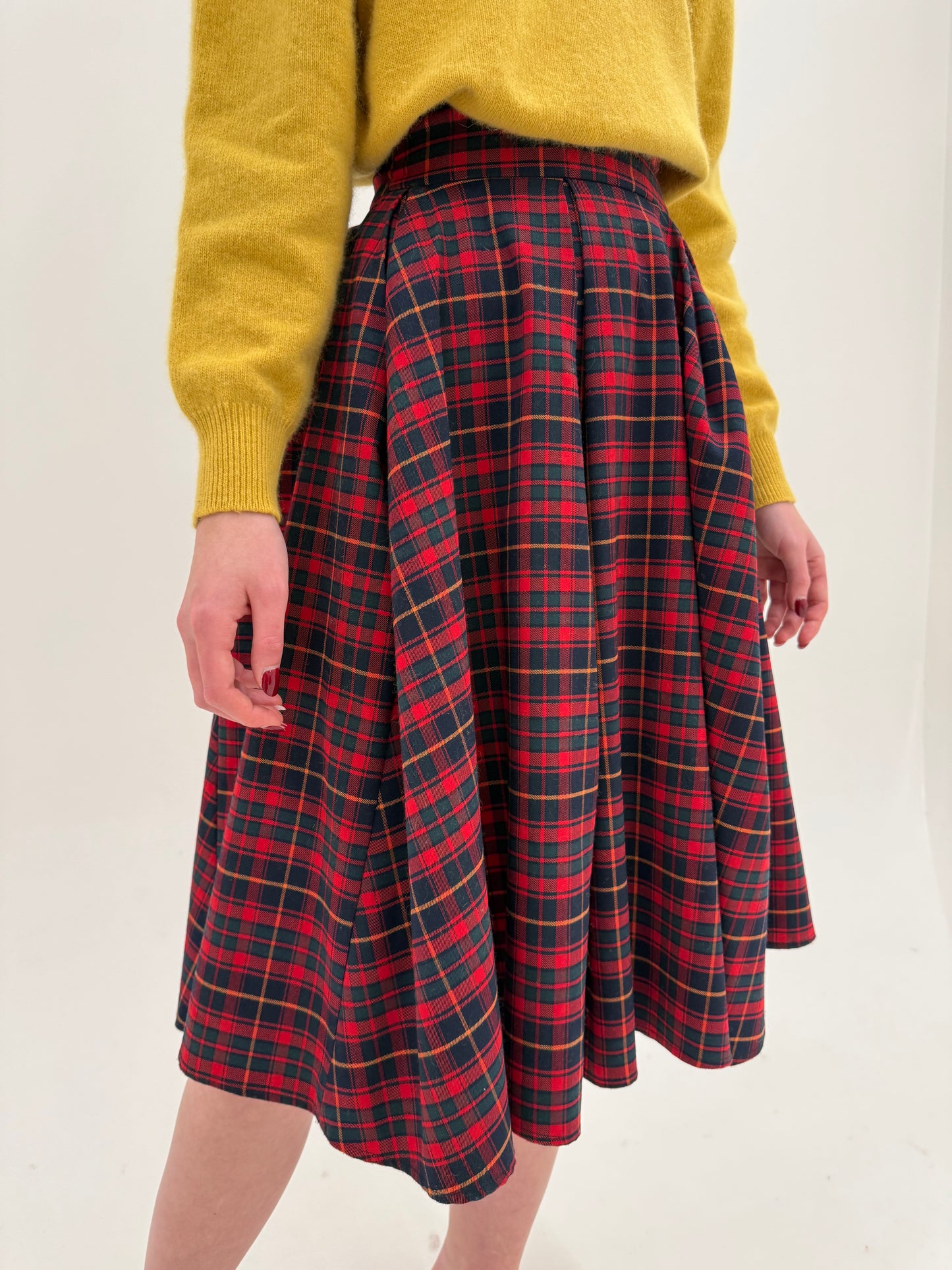 Fustă midi în croi extrem de amplu din Tartan extrafin de lana