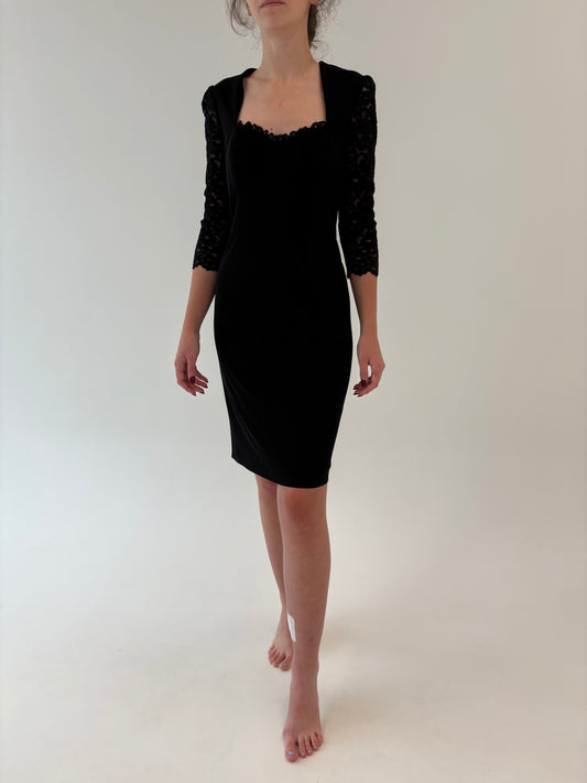 LBD luxury Madeleine cu decolteu inima și inserții de dantelă