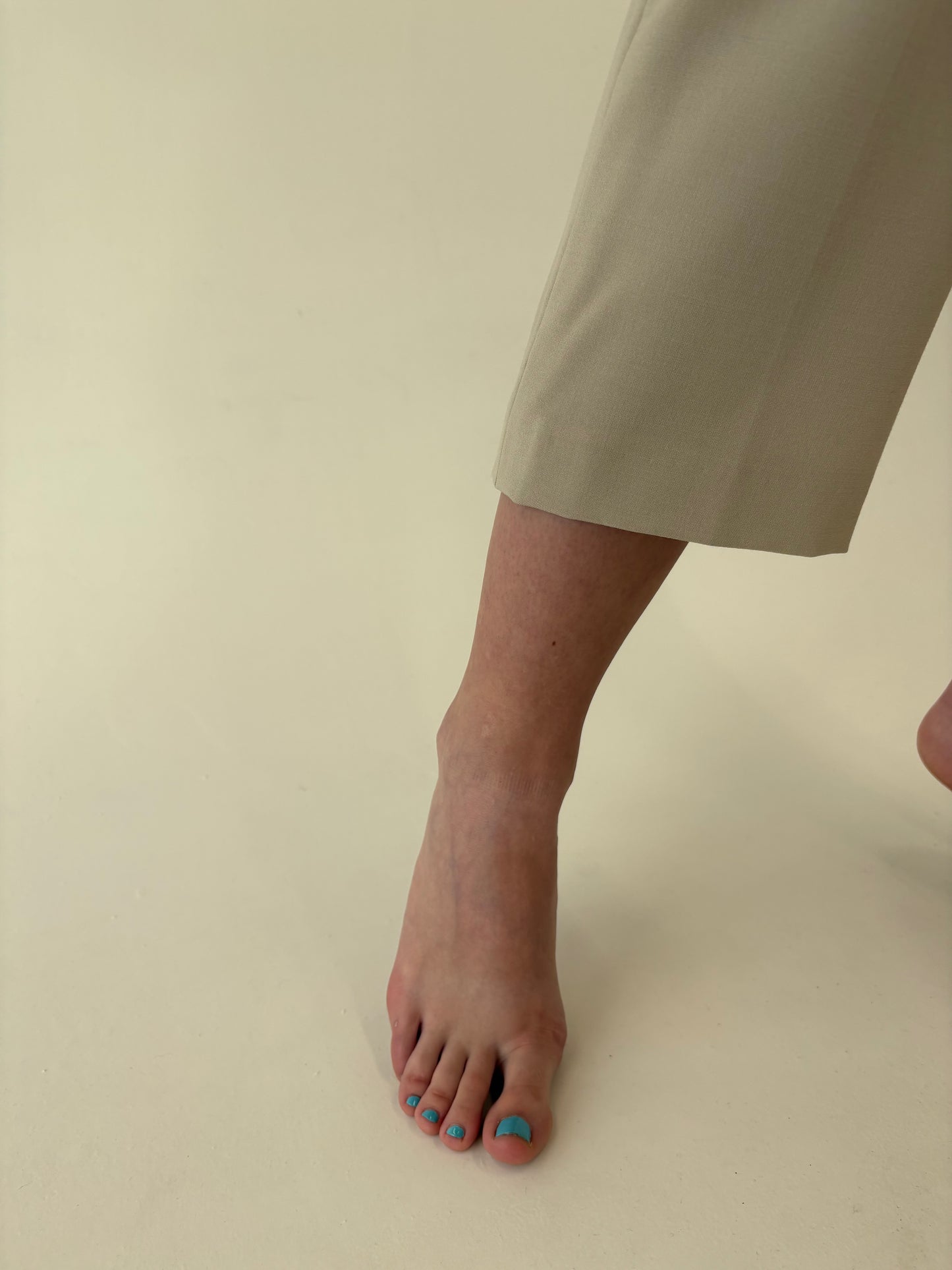 Pantaloni light nude noi din lana extrafina ultra confort