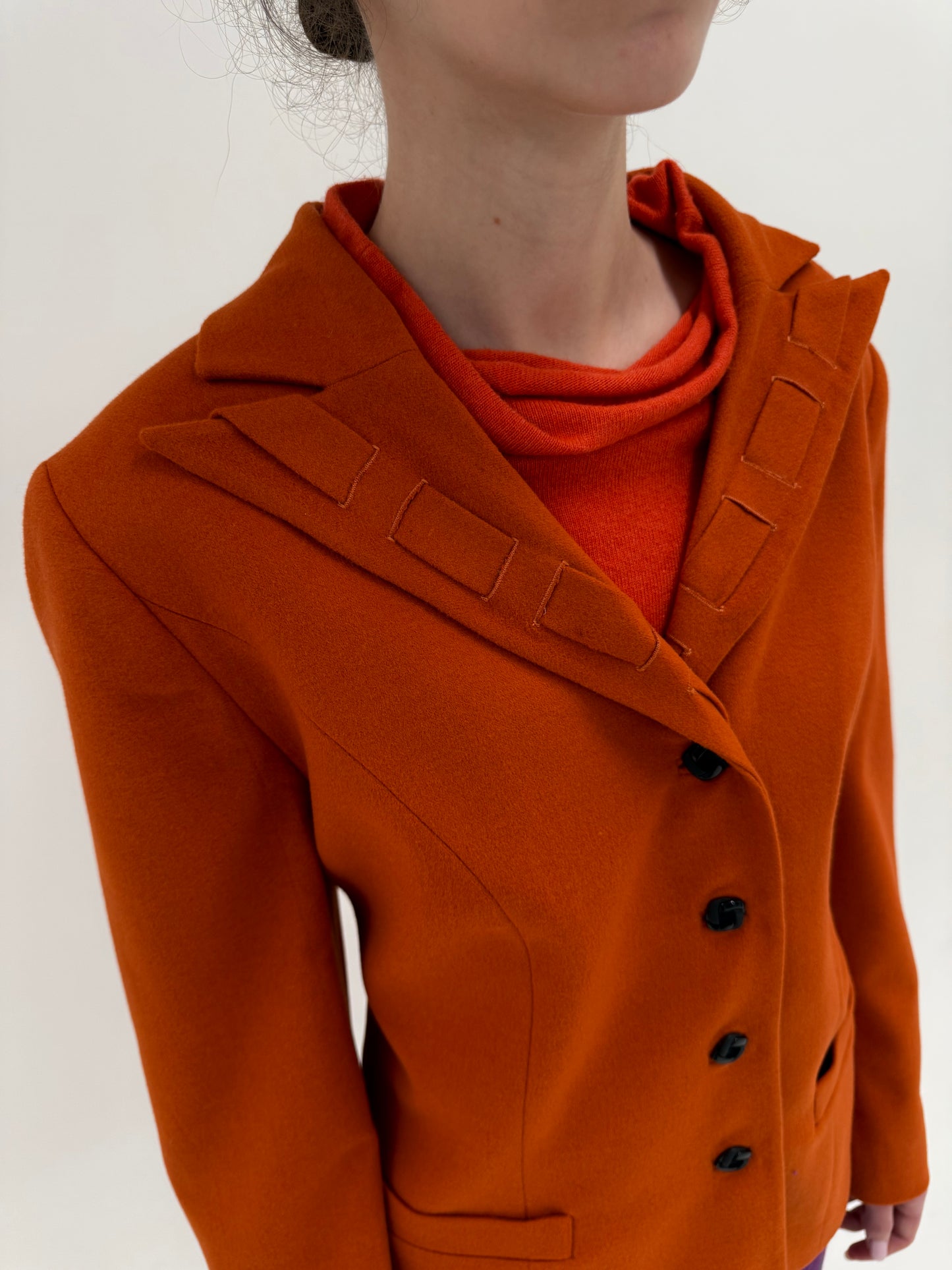 Sacou usor cambrat oranj din lana extrafina