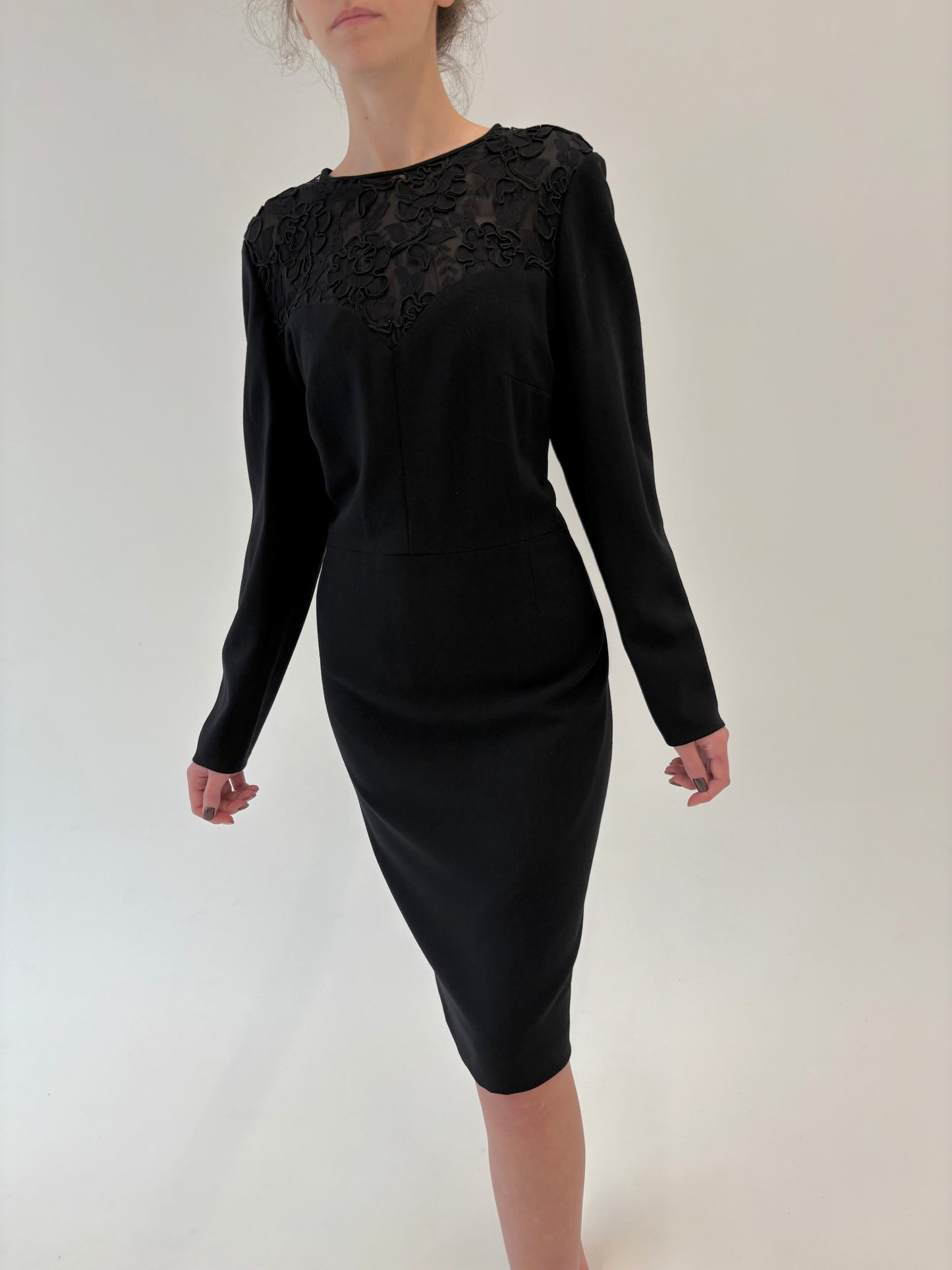 LBD vintage din stofă extrafina de lana cu inserții de dantelă