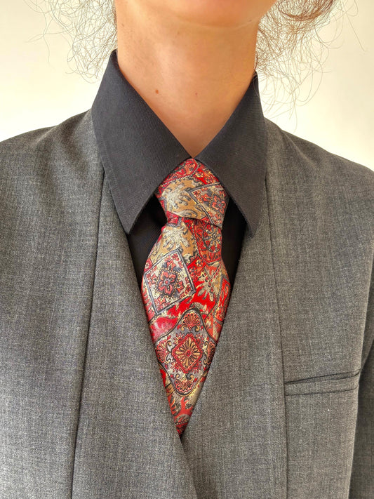 Cravata italiană cherry red cu print paisley din mătase naturală
