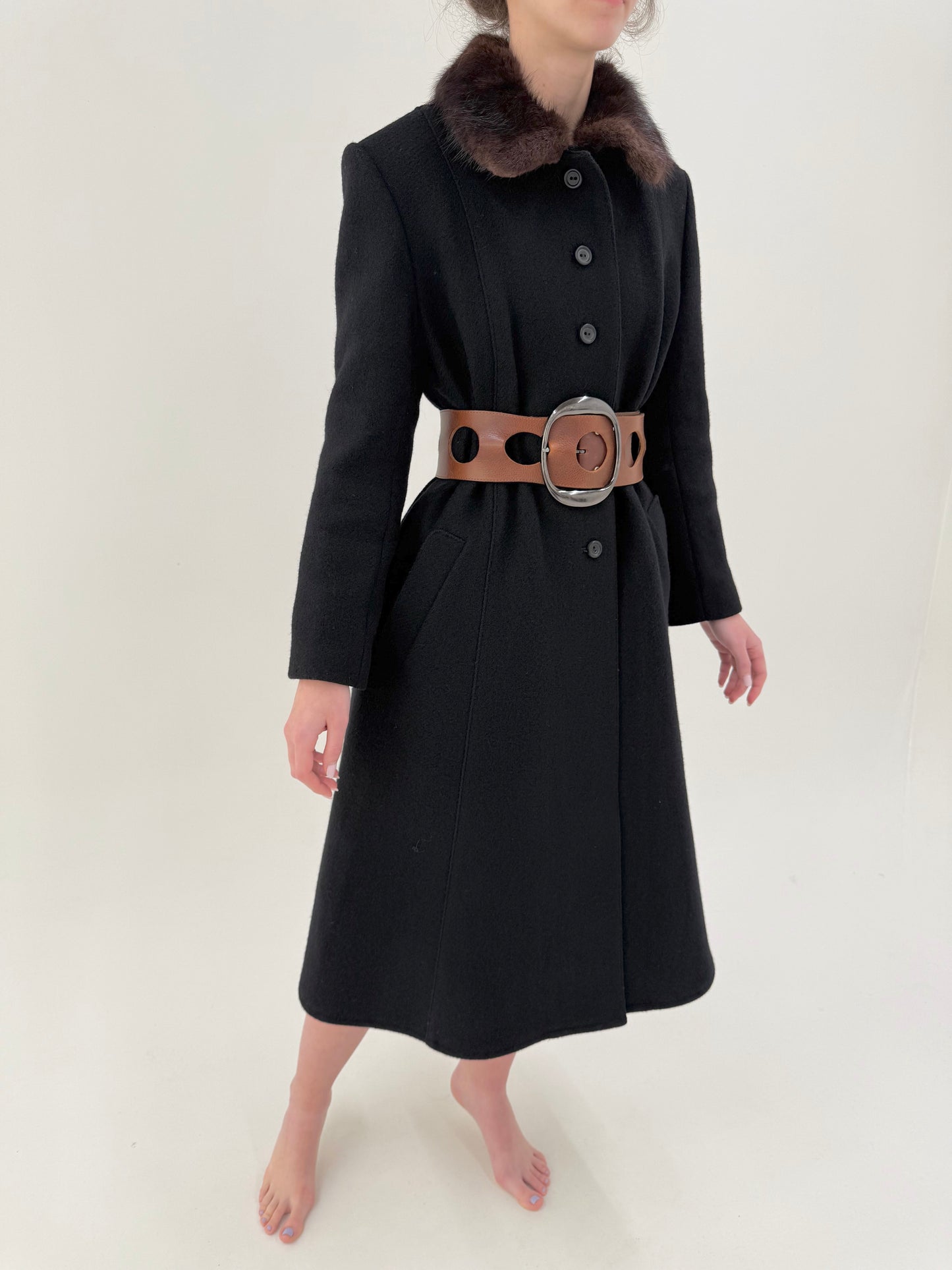 Princess coat cambrat old vintage negru anii 60 cu blana de nurcă