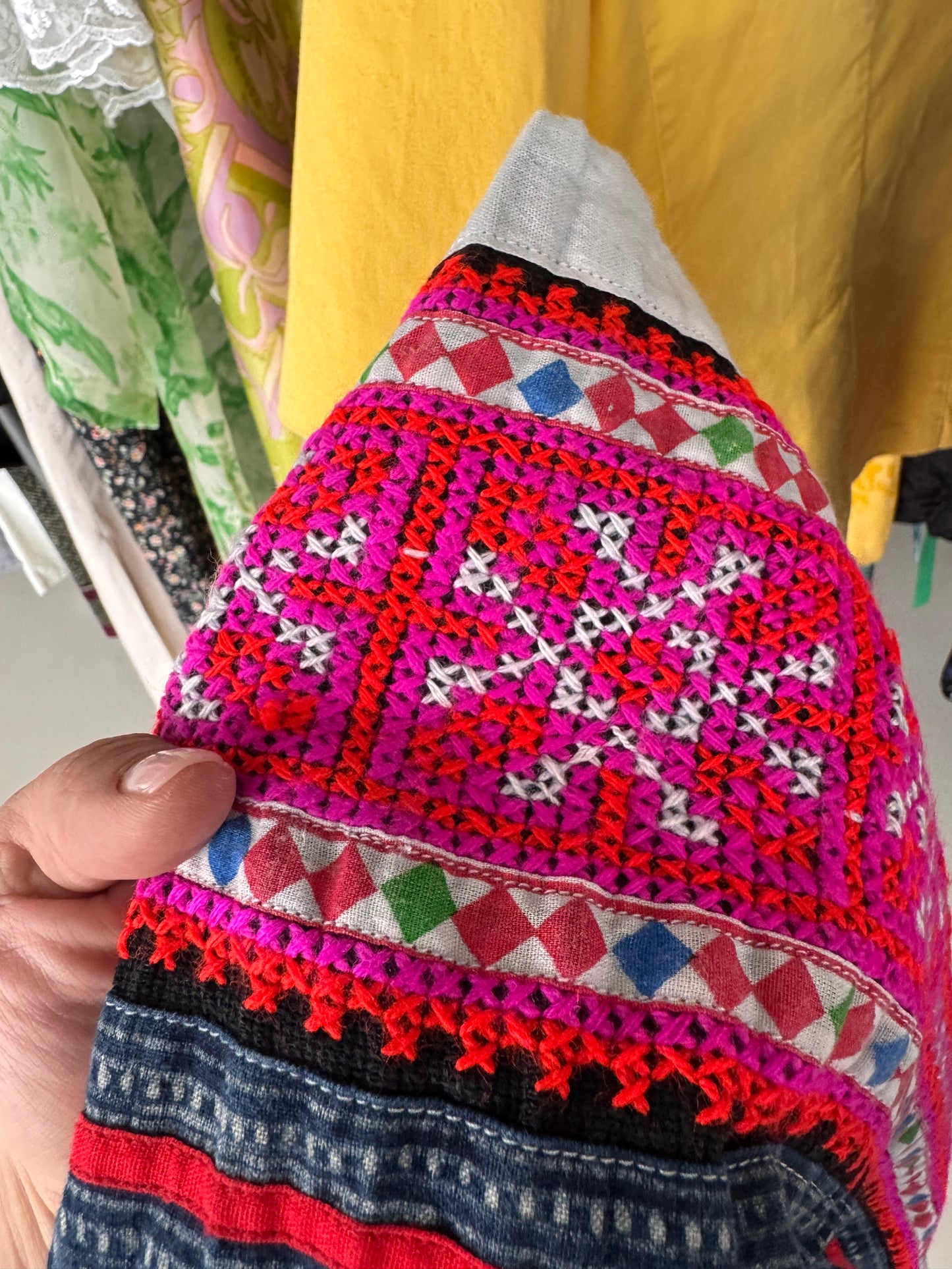 Fustă vintage din pânză excepțională jeans blue plisată cu broderie manuală