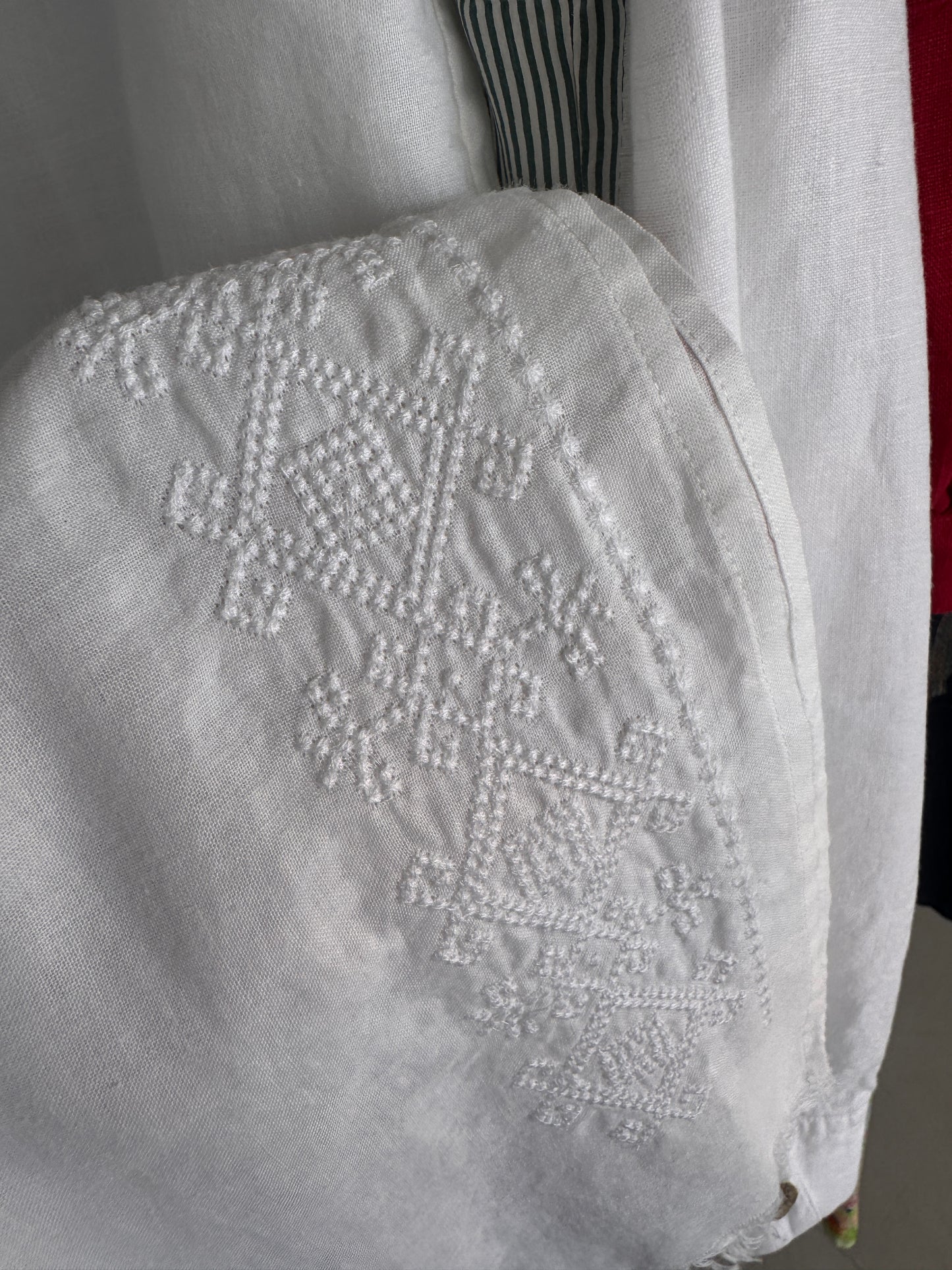 Pantaloni palazzo tall din in premium in croi chic cu broderie manuală excepțională