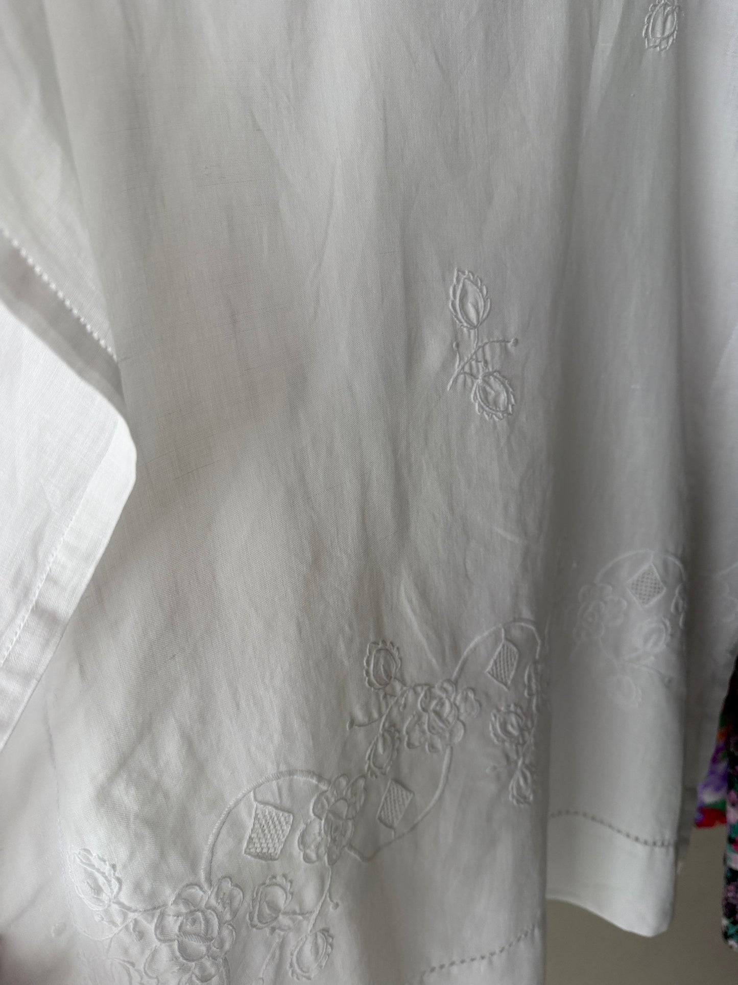 Rochie mini / tunica din in excepțional cu broderie manuală superbă față spate