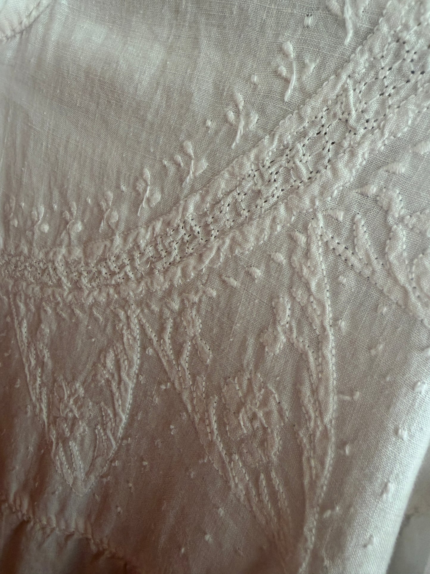 Rochie maxi cu broderie manuală excepțională din cea mai fină pânză de in