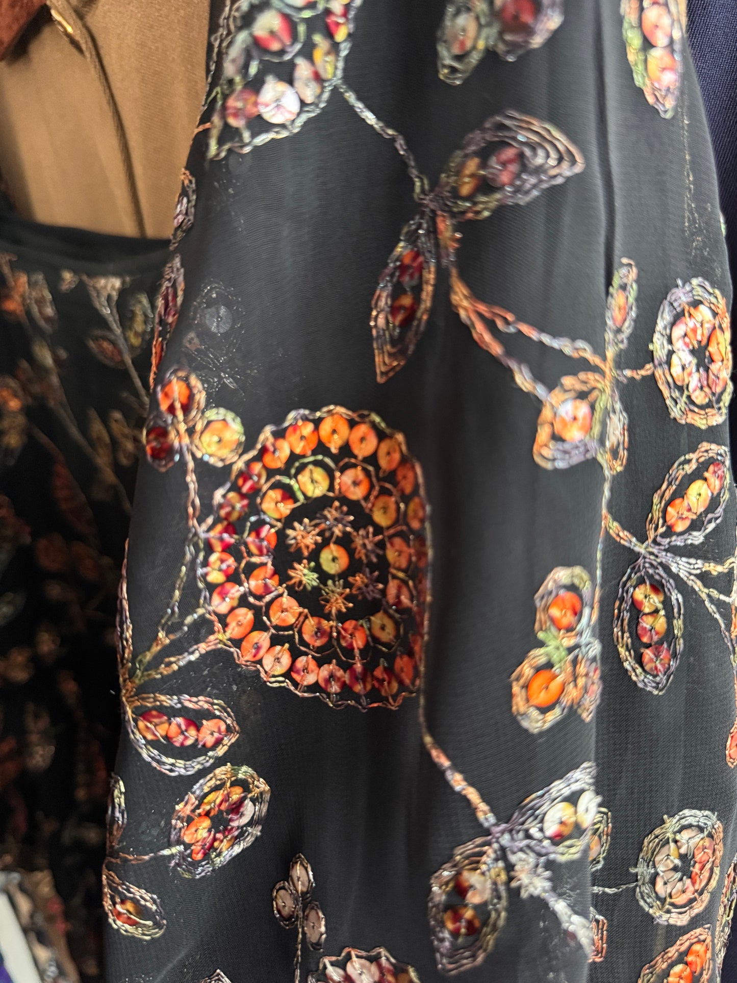 LBD maxi tall in stil boho cu aplicații manuale delicate și broderie