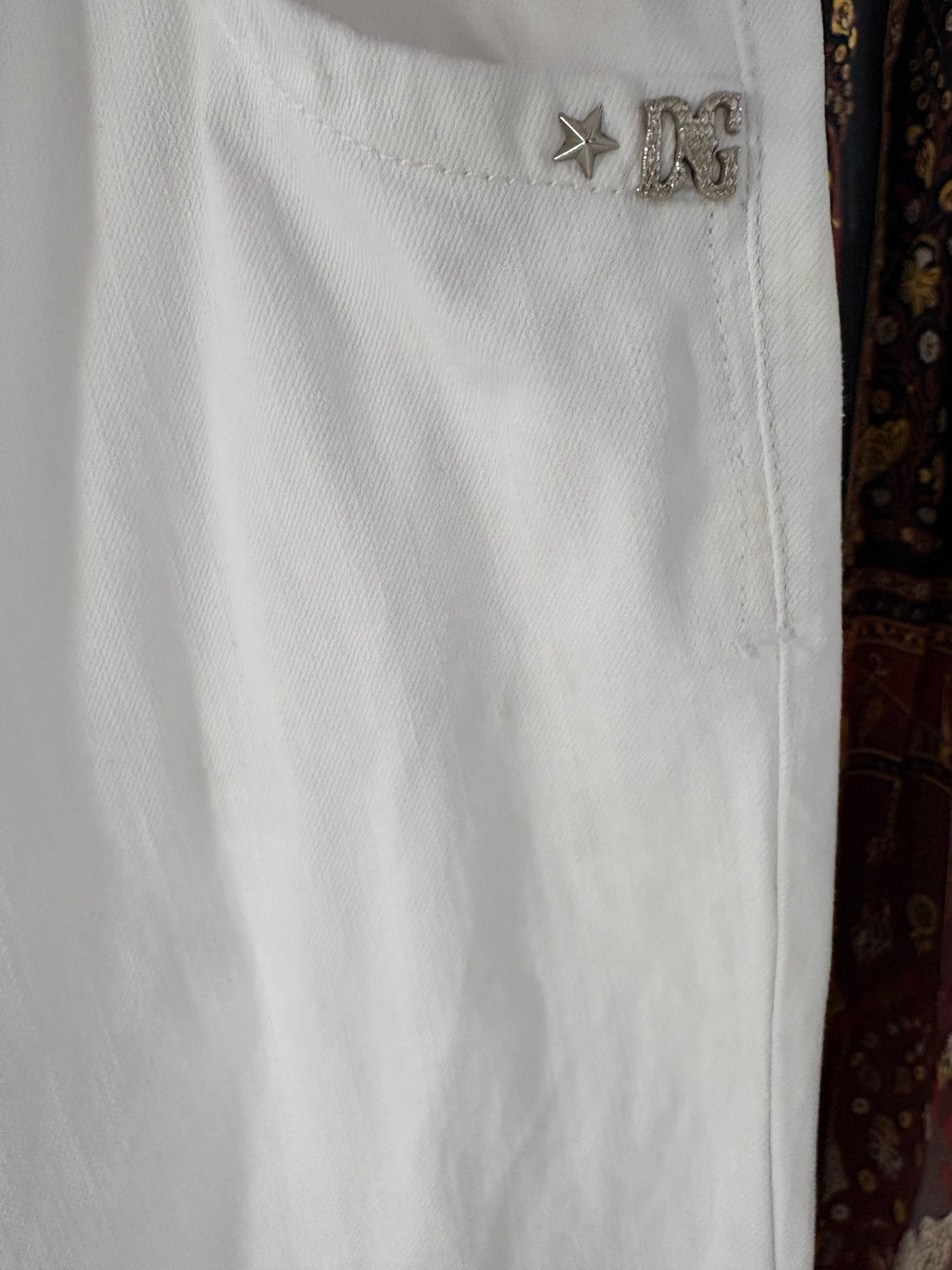 Jeans Dolce&Gabbana de vară straight leg cu aplicații metalice specifice brandului
