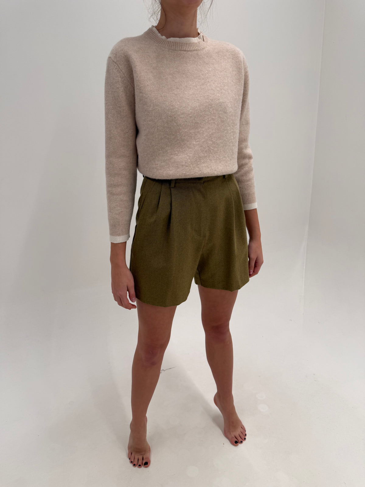 Pantaloni cu pense și talie ultra înaltă marcată din lana plină extrafina