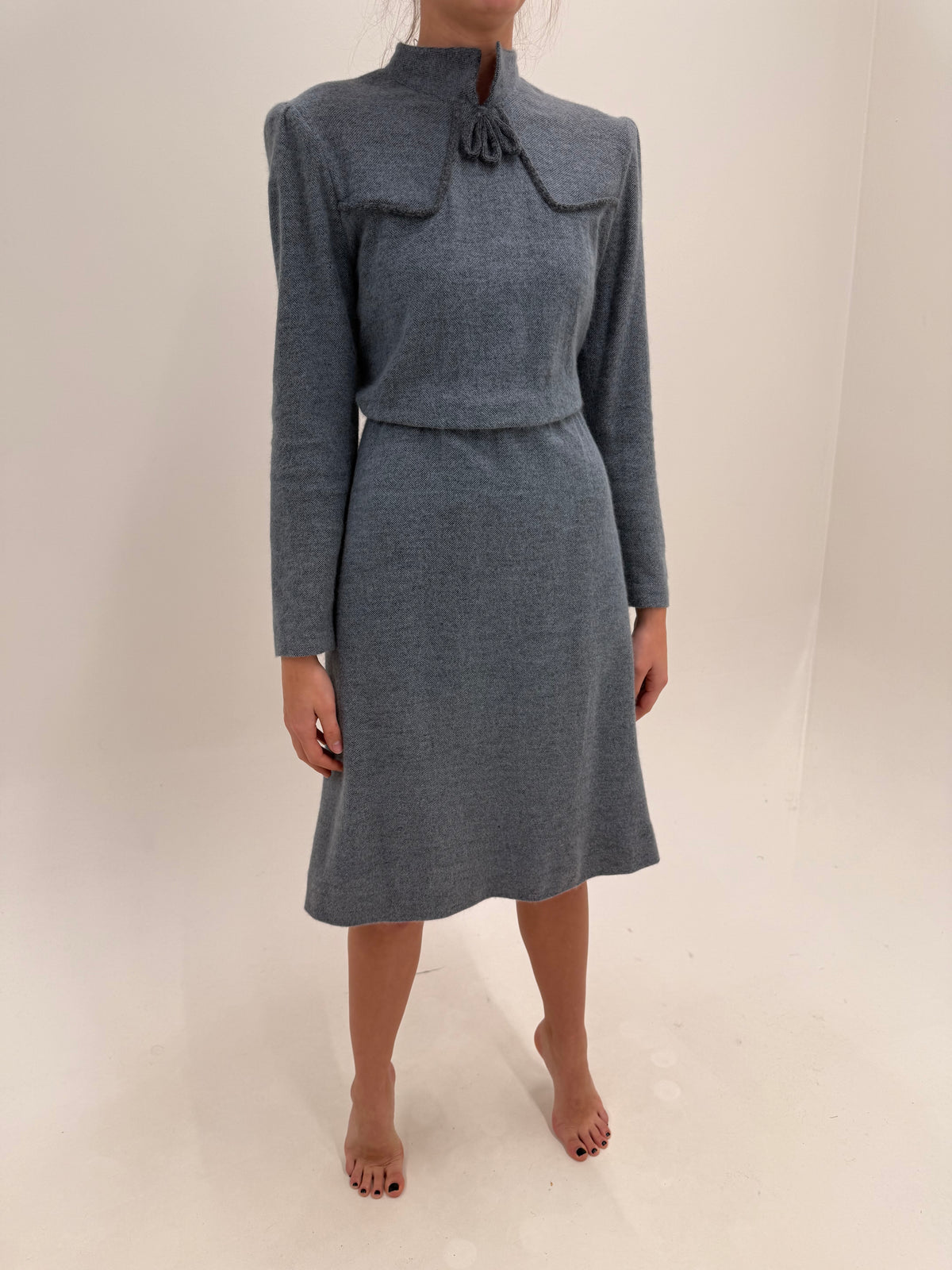 Rochie vintage superbă dusty baby blue din lana extrafina și Angora cu talie marcată elastică