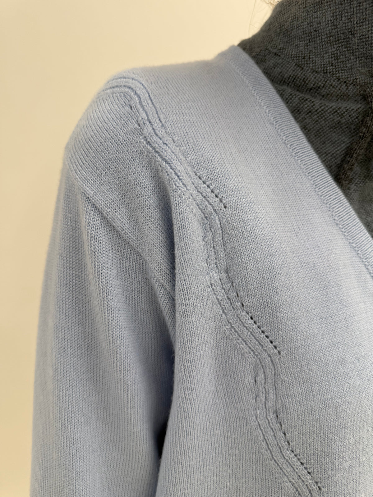 Cardigan petite baby blue din lana merino extrafina
