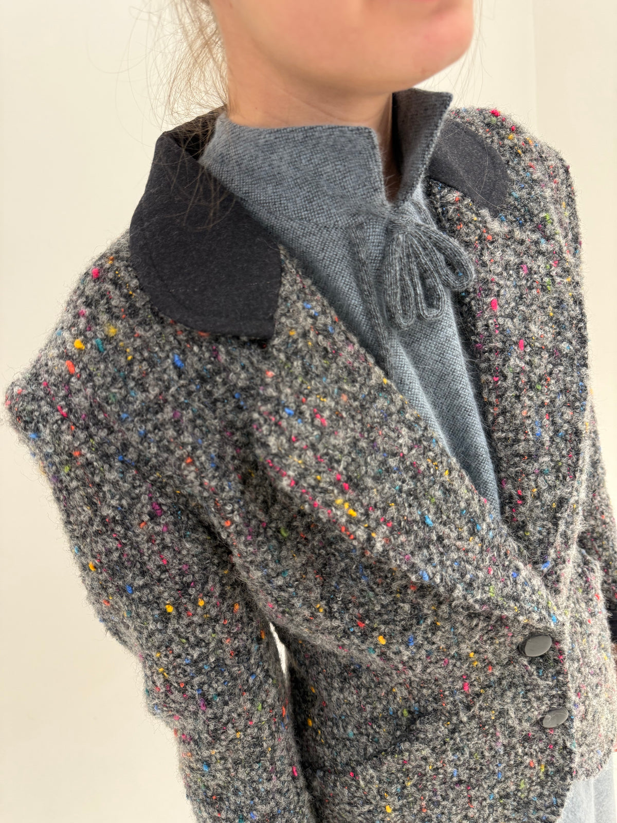 Sacou cambrat cu revere late din boucle  super gros în stil Chanel curcubeu de lana