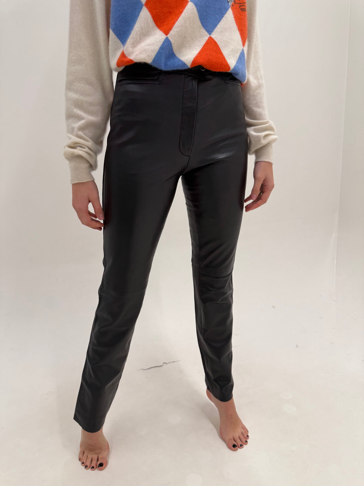 Pantaloni tall din piele naturală extrem de moale în croi pe picior și talie extrem de înaltă