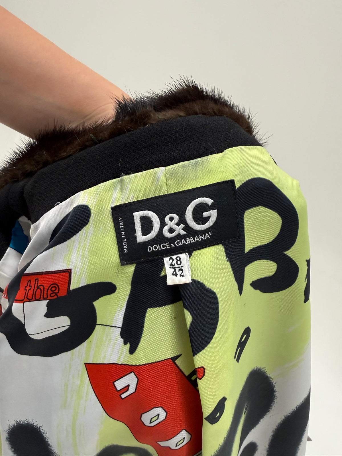 Palton Dolce&Gabbana negru din lana extrafina cu interior colorat și blană de nurcă