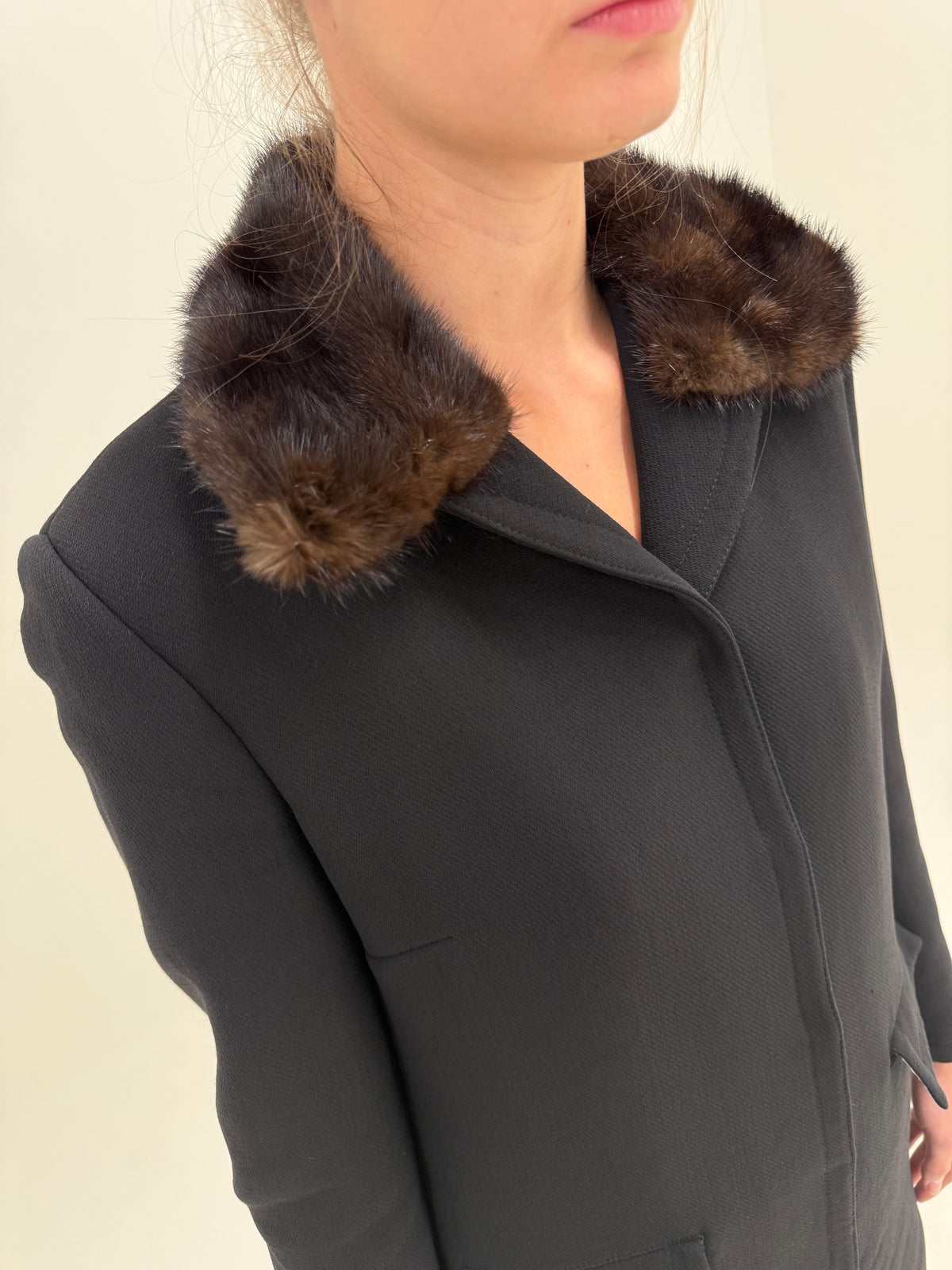 Palton Dolce&Gabbana negru din lana extrafina cu interior colorat și blană de nurcă