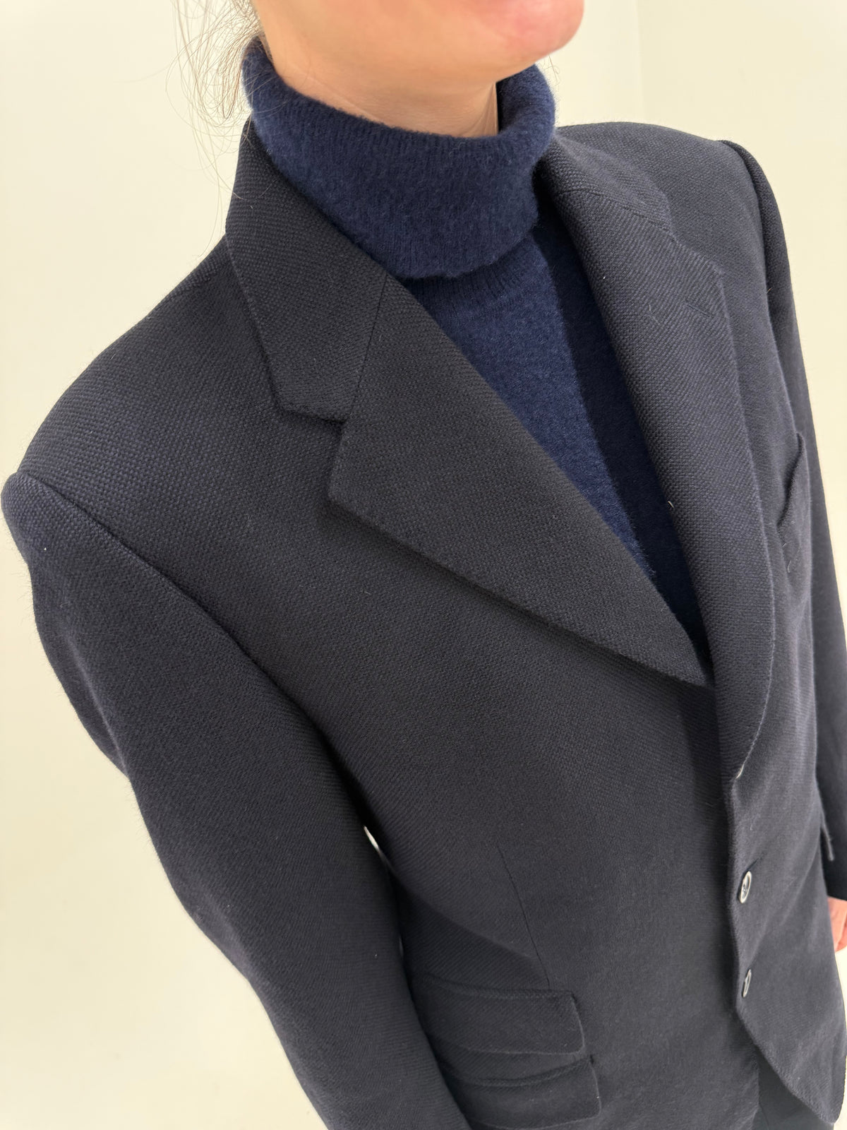 Sacou Burberry din lana extrafina groasă texturată Navy blue în croi actual tip palton