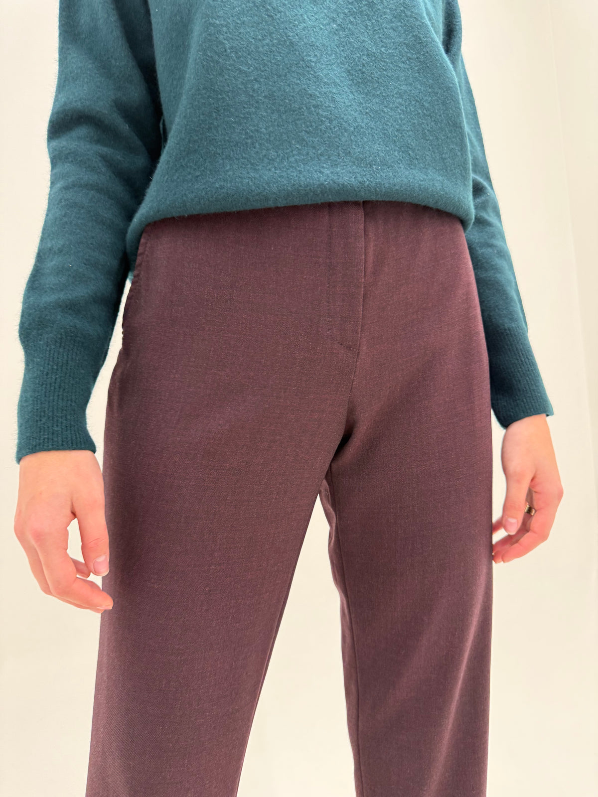 Pantaloni Luisa Spagnoli dark burgundy din lana plină extrafina confort în croi clasic