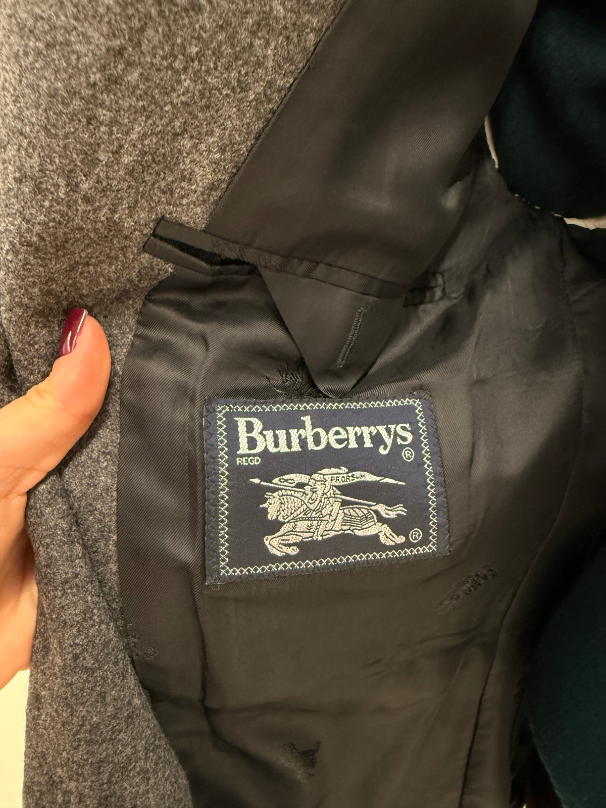 Sacou Burberry vintage din wool flanel extrafina de lana în croi actual lung