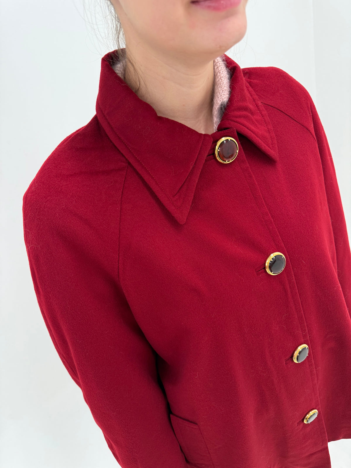 Palton scurt vintage whine red din lana extrem de fină cu nasturi bijuterie în croi A-line petite