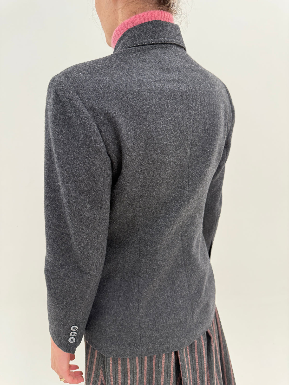 Sacou vintage cu revere late din wool flannel cu închidere dublă în croi cambrat