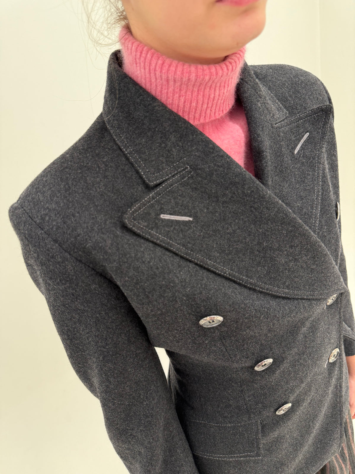 Sacou vintage cu revere late din wool flannel cu închidere dublă în croi cambrat