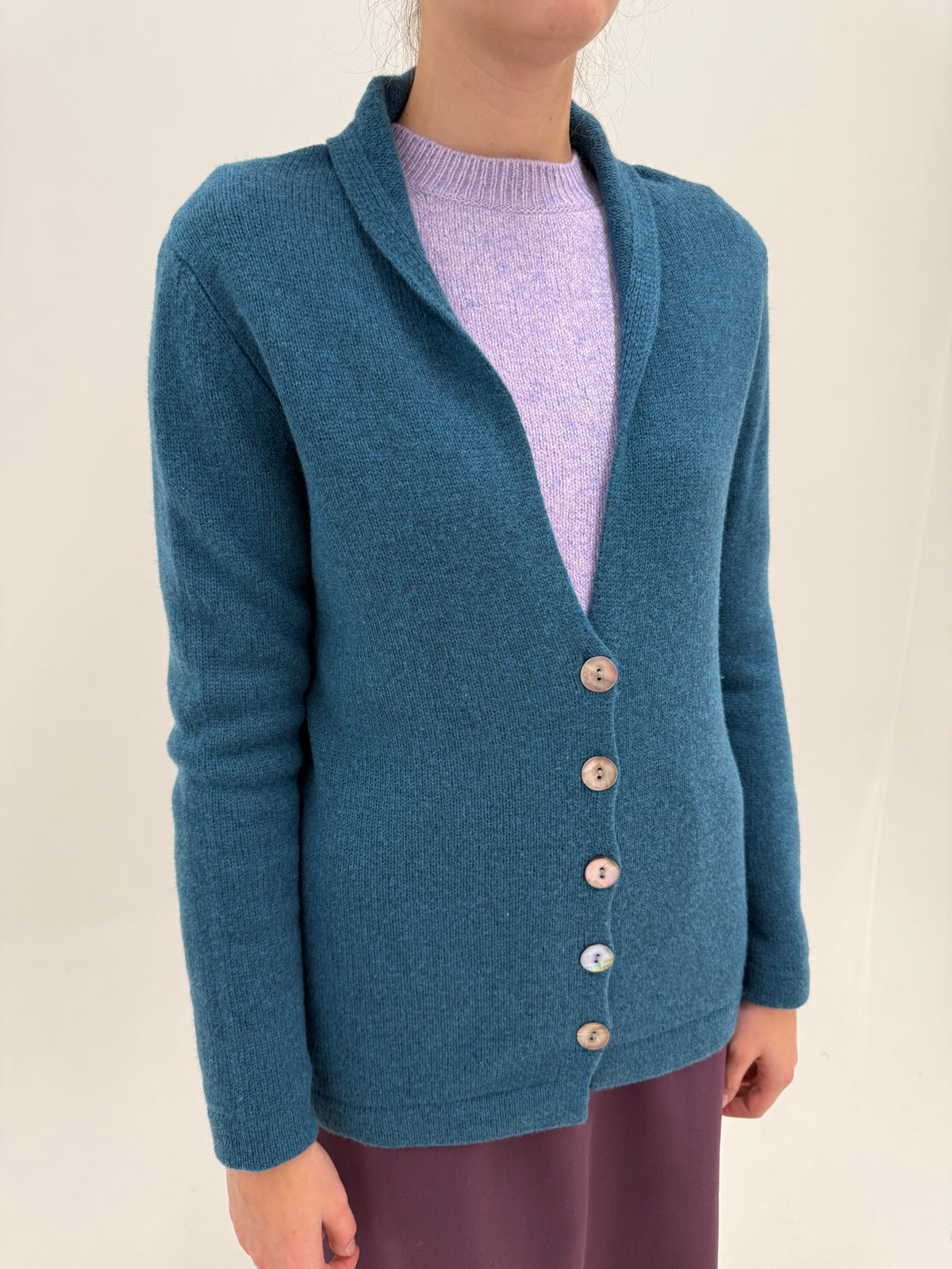 Cardigan ocean green din lana extrafina multiply de gramaj mare cu natsuir mother of pearl