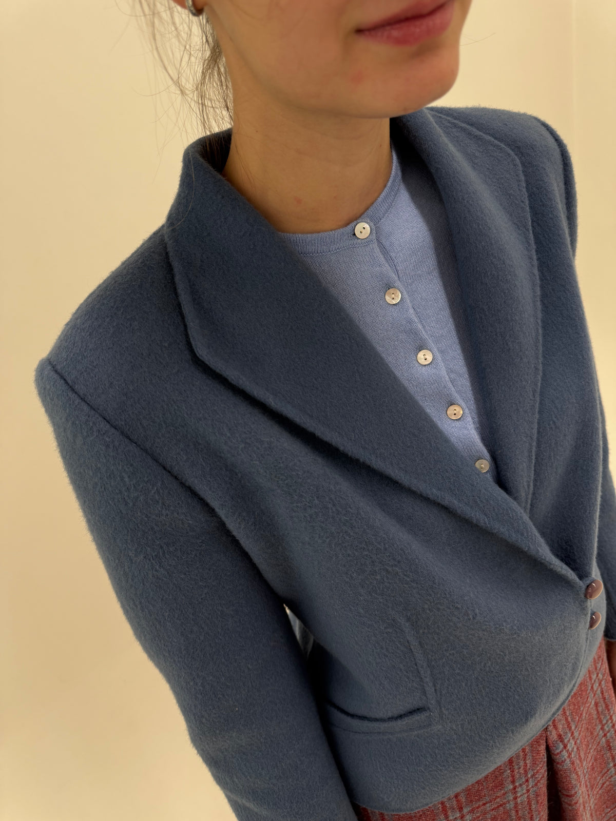 Sacou cambrat italian dusty blue din stofă groasă de lana