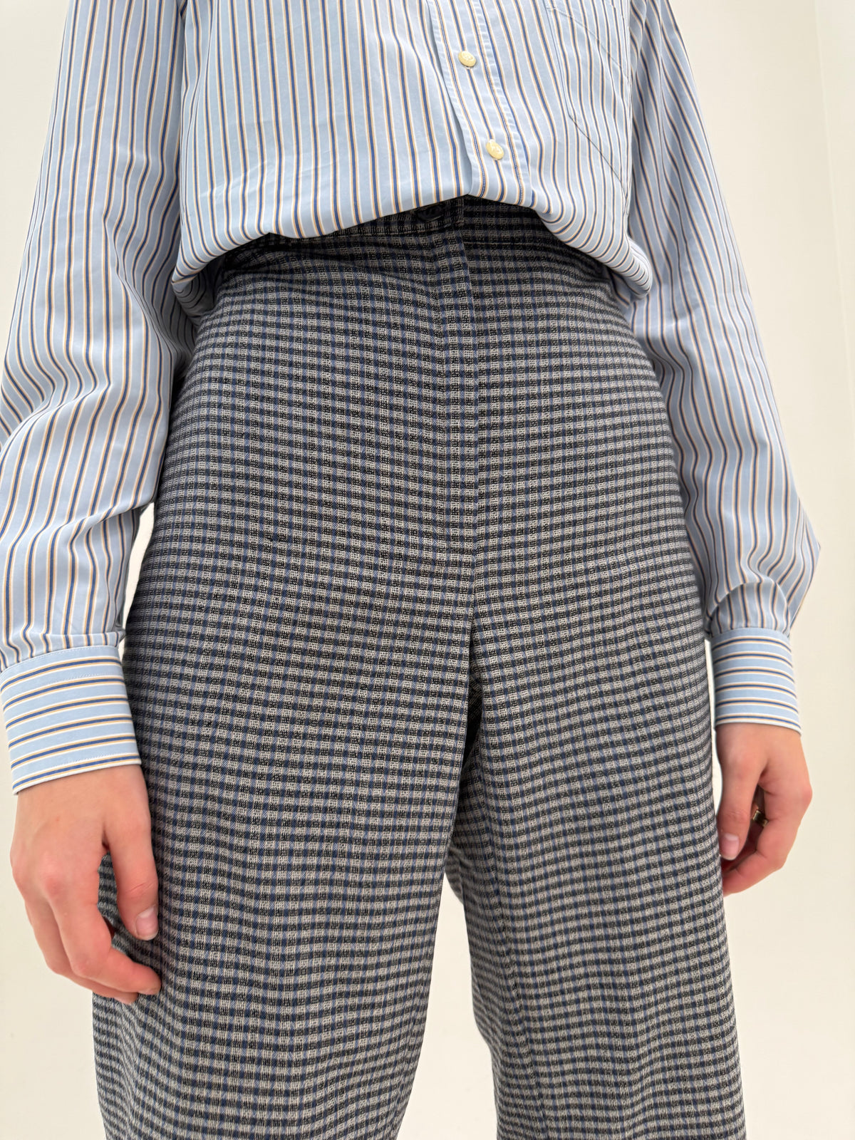 Pantaloni în carouri din lana extrafina texturată cu talie înaltă și croi clasic