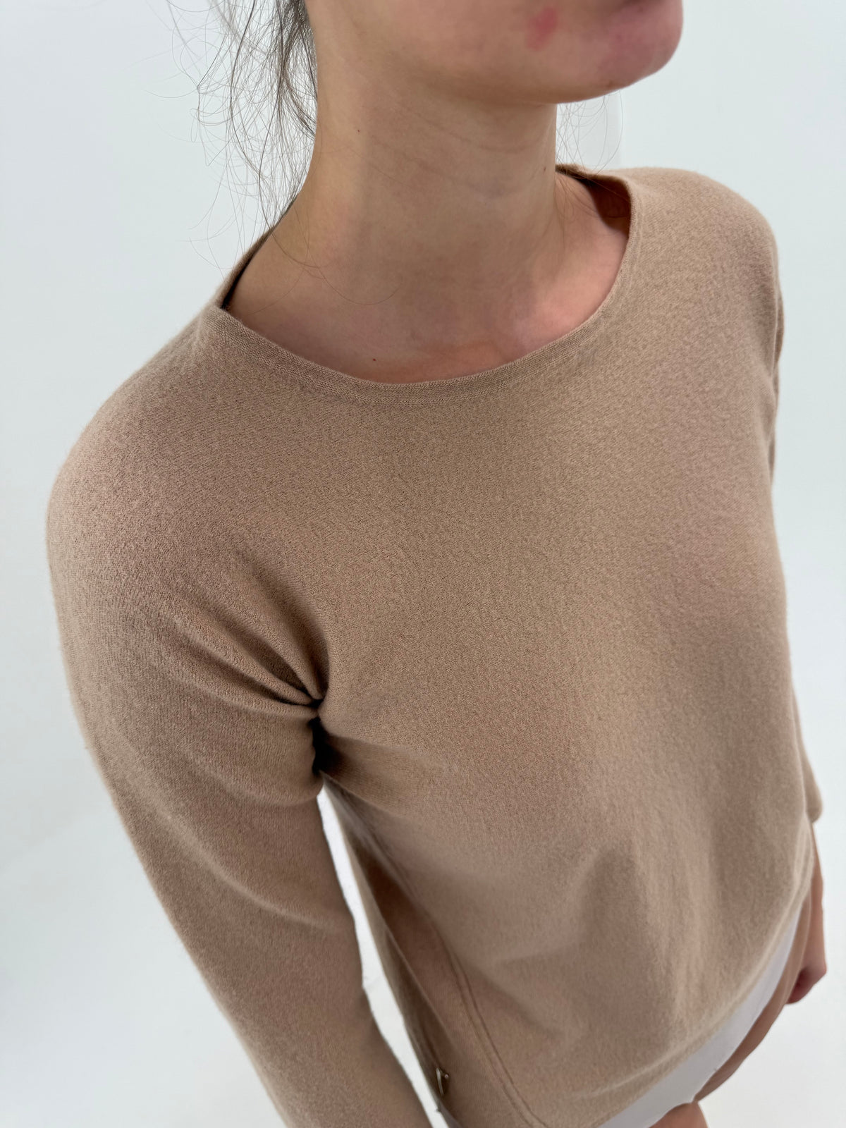 Pulover camel luxury Windsor petite din lana extrafina merino și croi lejer