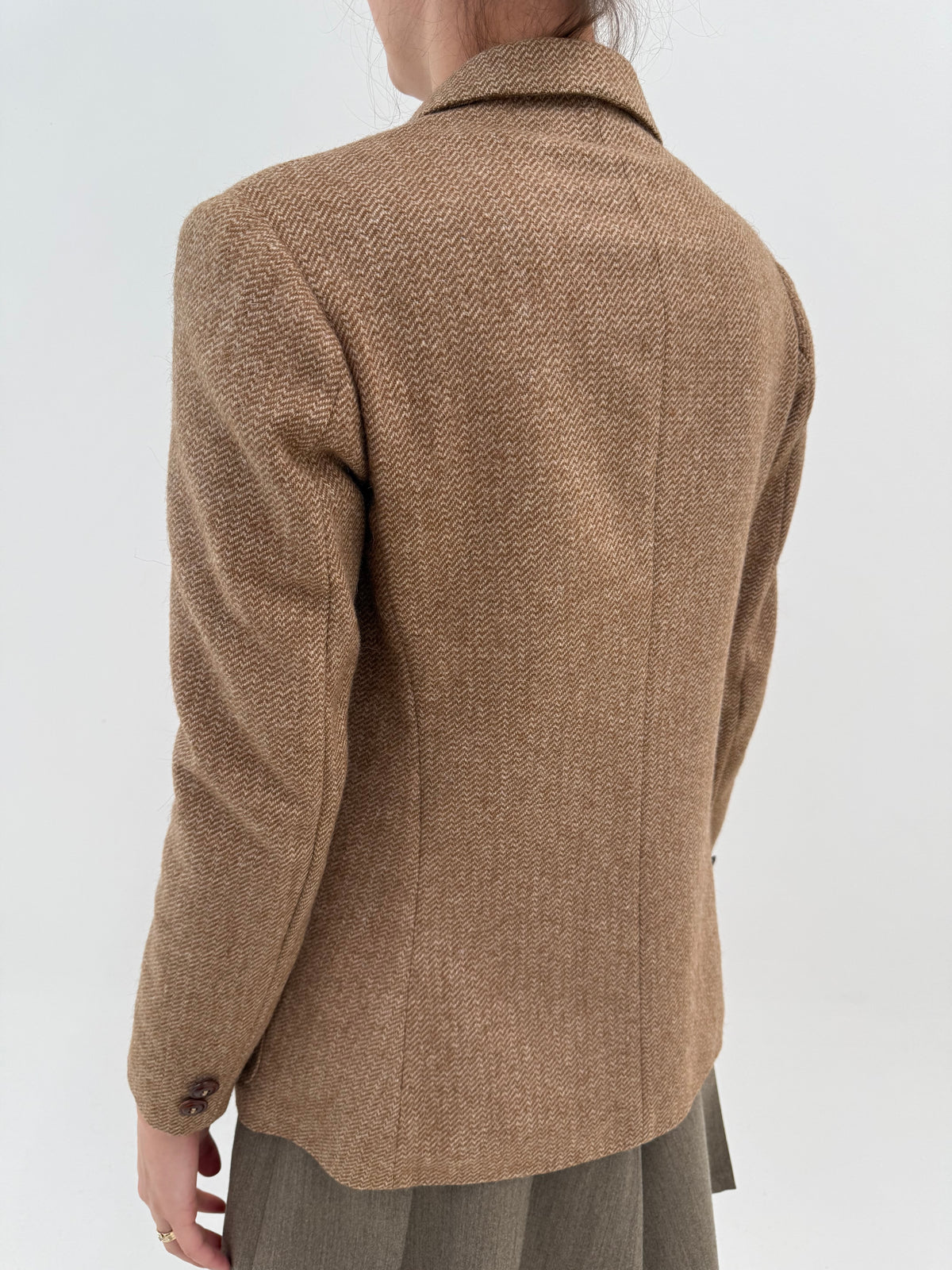Sacou camel cambrat din tweed gros Chevron structurat de lana