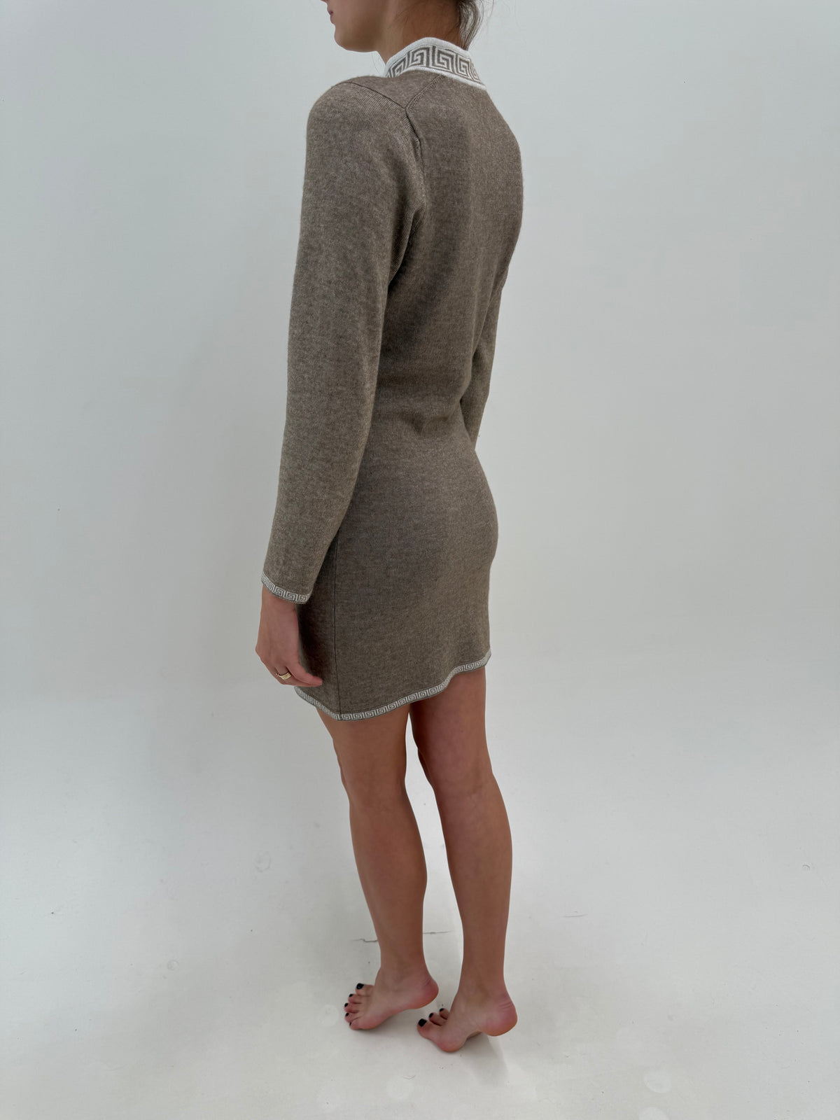 Rochie vintage mini taupe cu influențe asian din tricot dens extrafin de lana