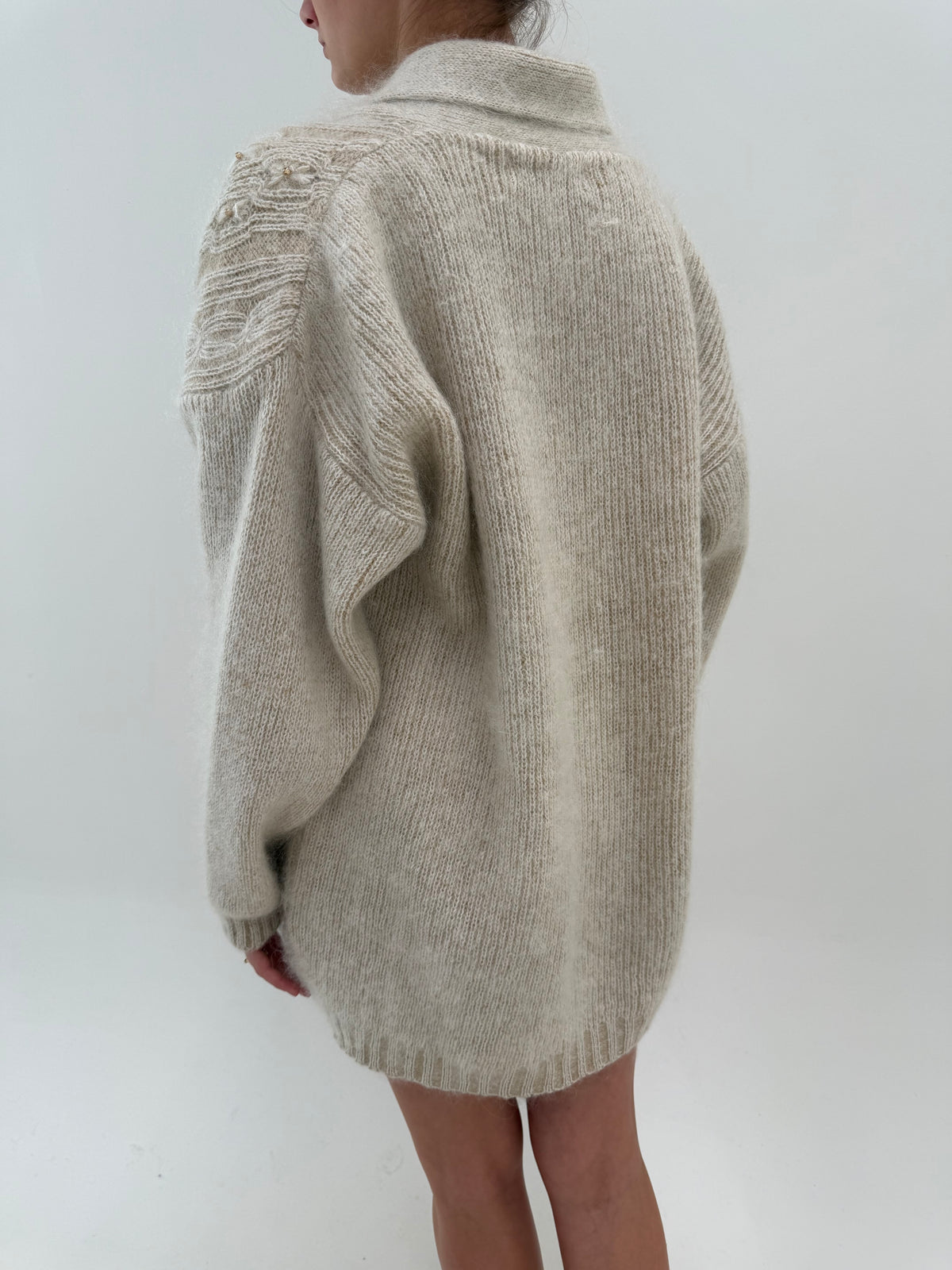 Jacheta vintage super groasă texturata light nude din lana și mohair cu aplicații manuale