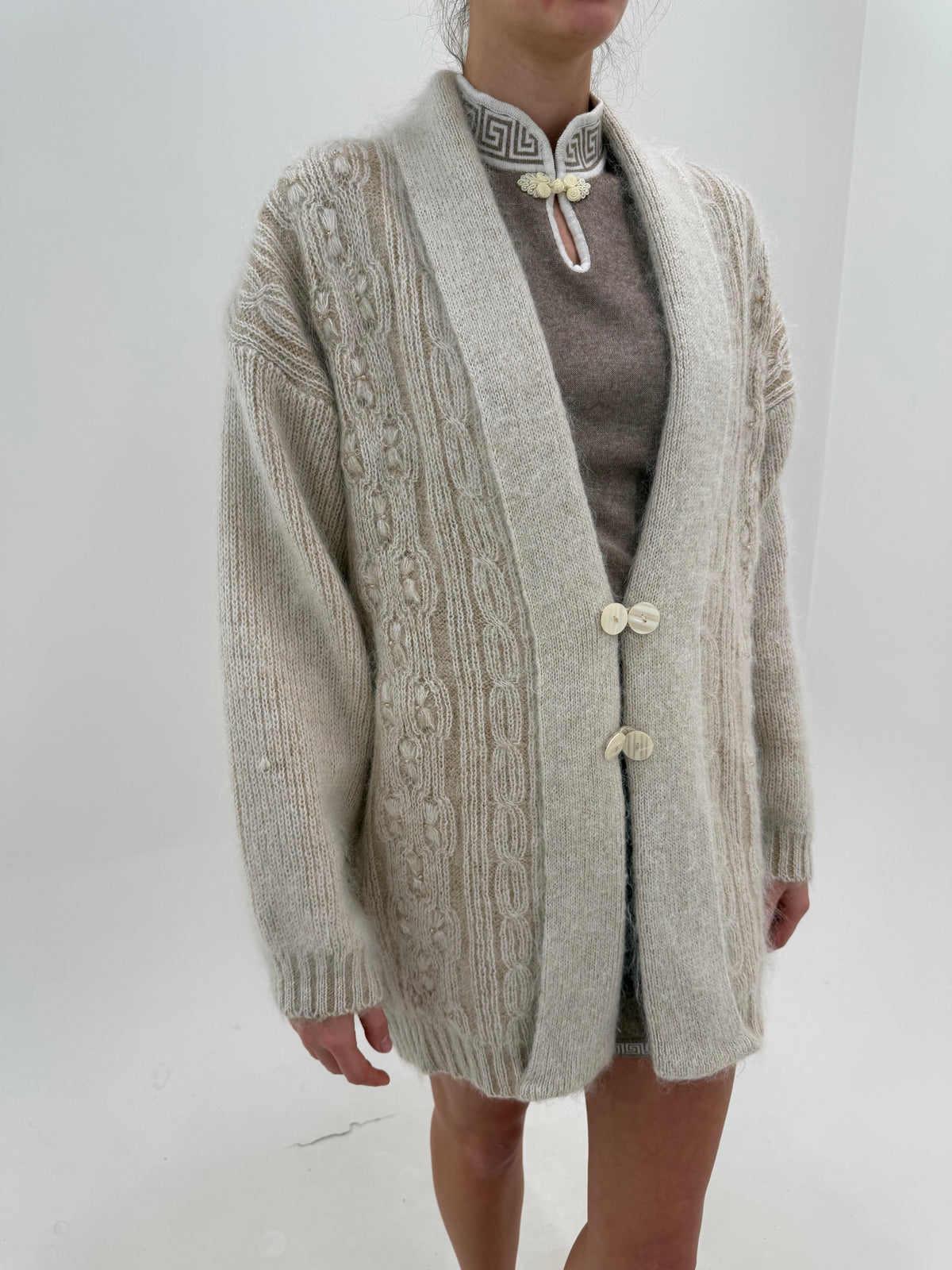 Jacheta vintage super groasă texturata light nude din lana și mohair cu aplicații manuale