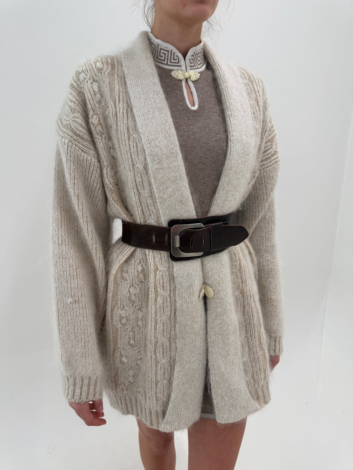 Jacheta vintage super groasă texturata light nude din lana și mohair cu aplicații manuale