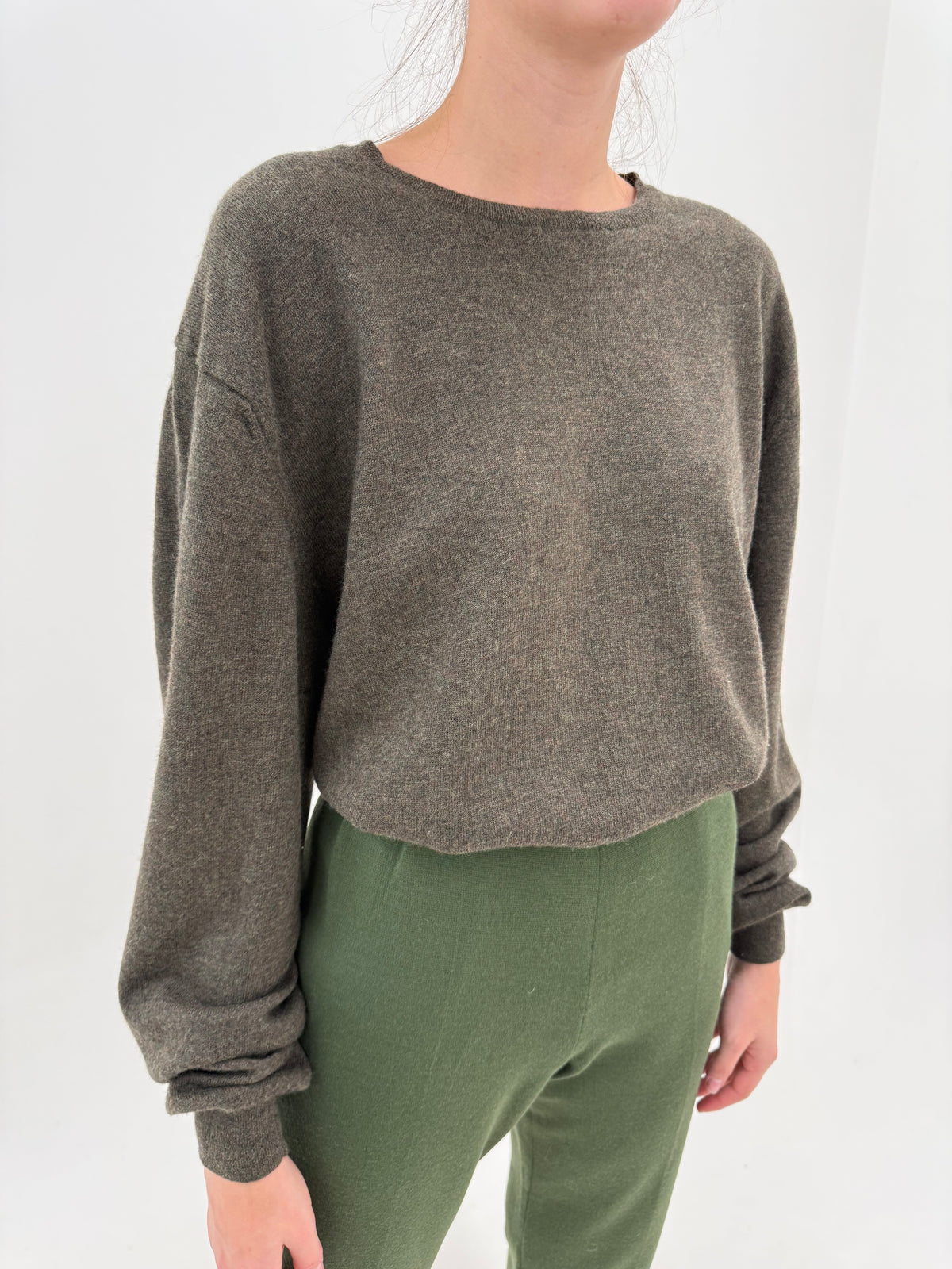Pulover plus size taupe din lana merino extrafina pura virgină certificată