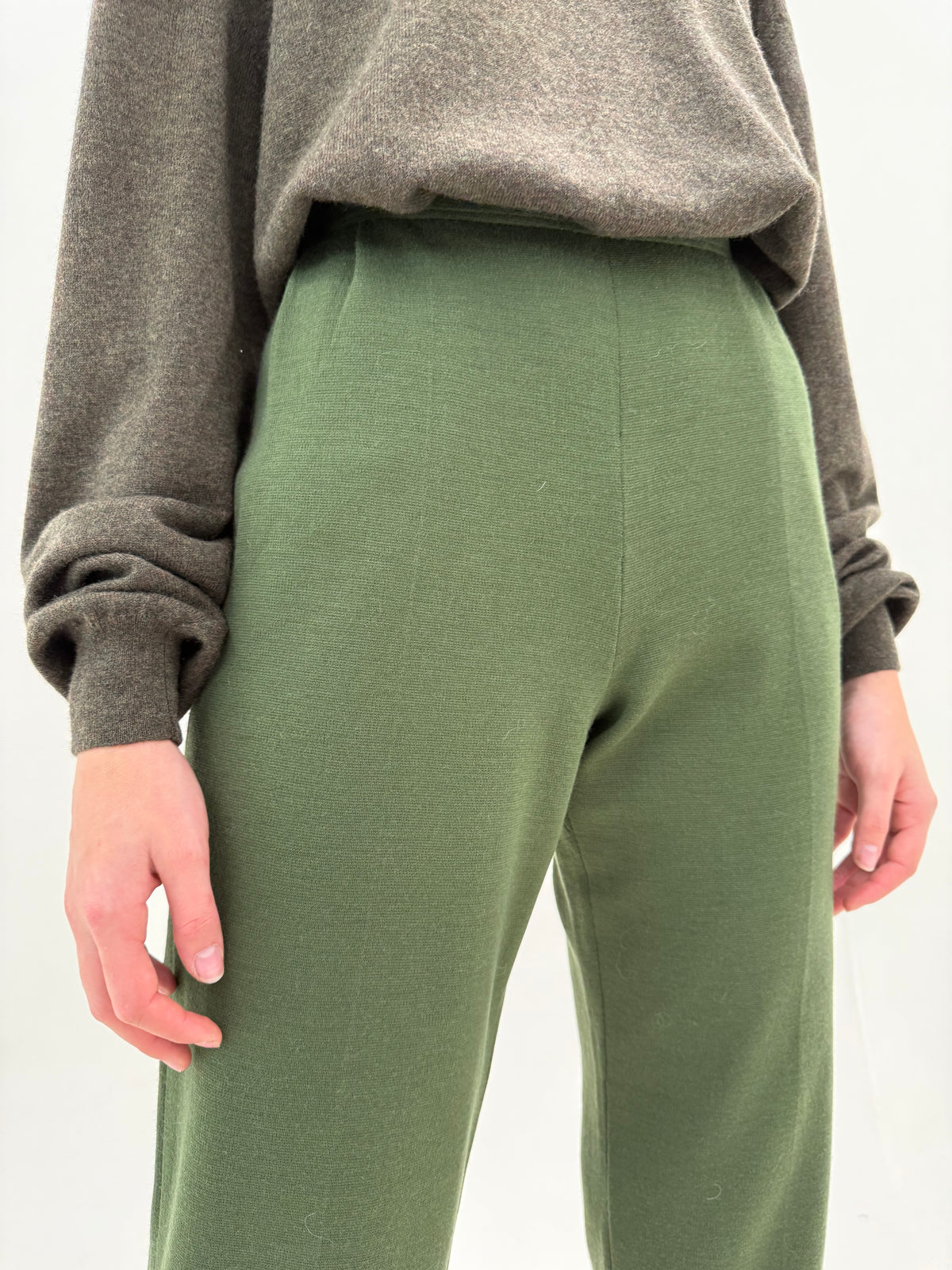 Pantaloni petite forest green din tricot dens și extrafin de lana cu talie ultra înaltă