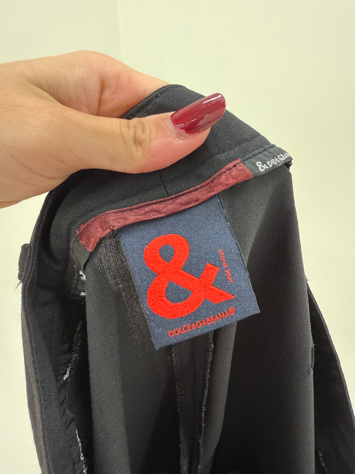 Pantaloni Dolce&Gabbana business negri petite din lana extrafina în croi chinos