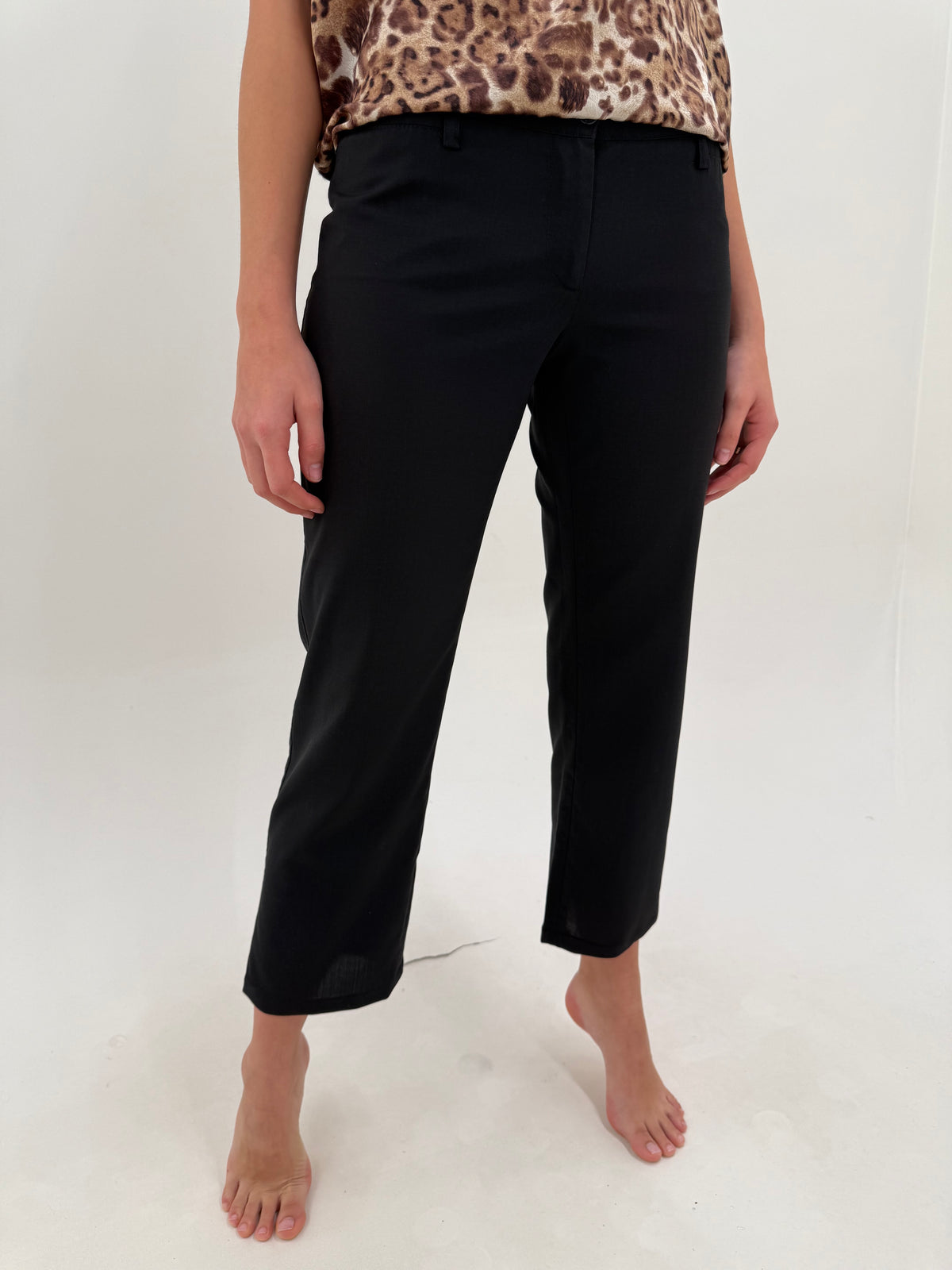 Pantaloni Dolce&Gabbana business negri petite din lana extrafina în croi chinos