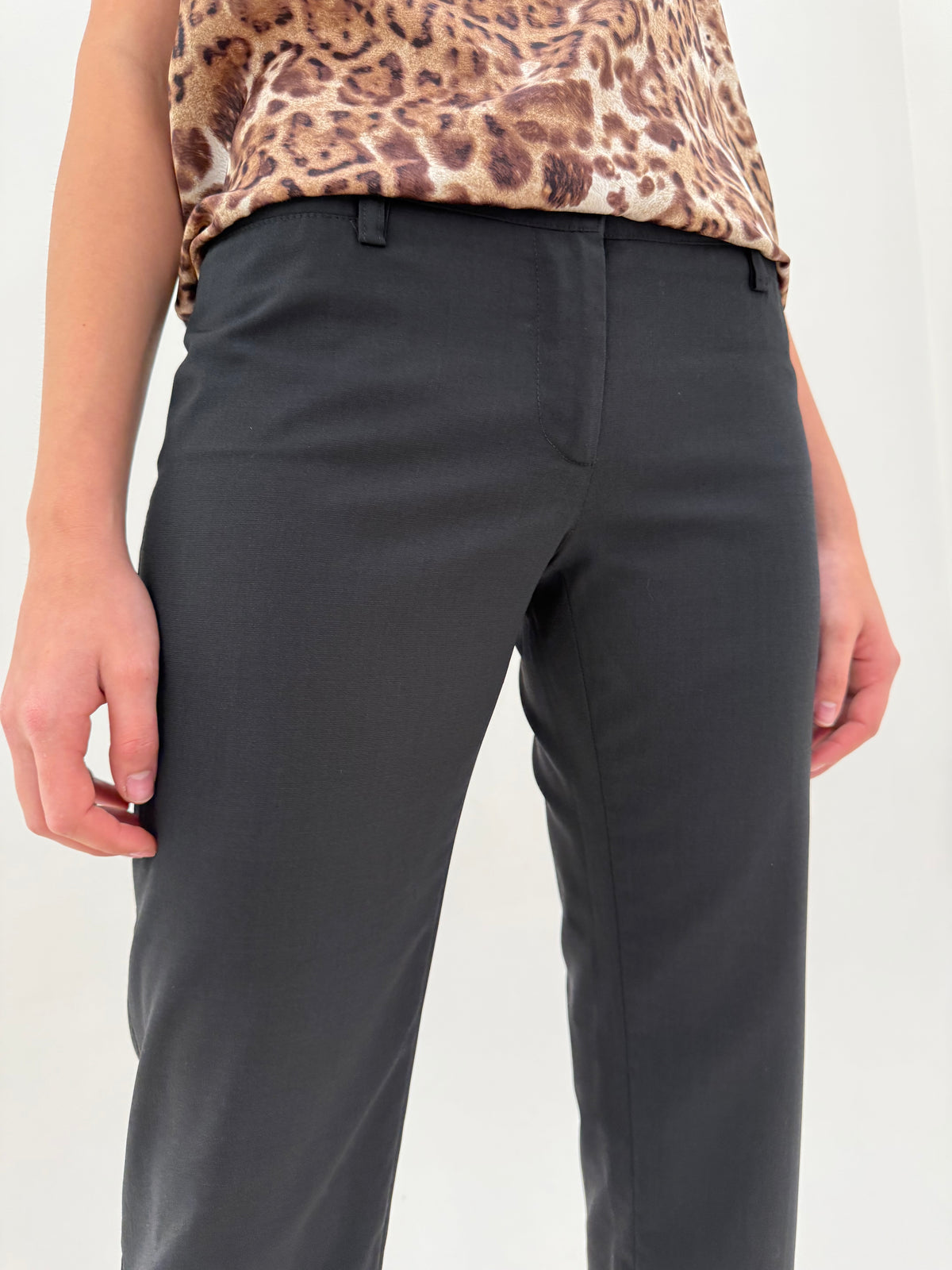 Pantaloni Dolce&Gabbana business negri petite din lana extrafina în croi chinos