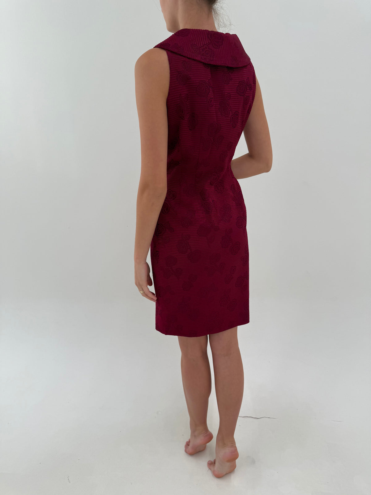 Rochie old vintage anii 60 din brocart excepțional burgundy de la business la cocktail