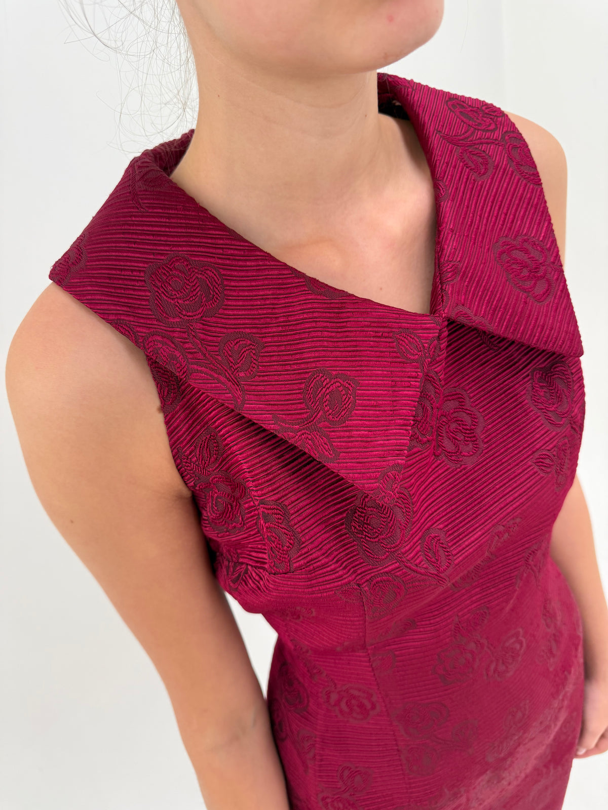Rochie old vintage anii 60 din brocart excepțional burgundy de la business la cocktail