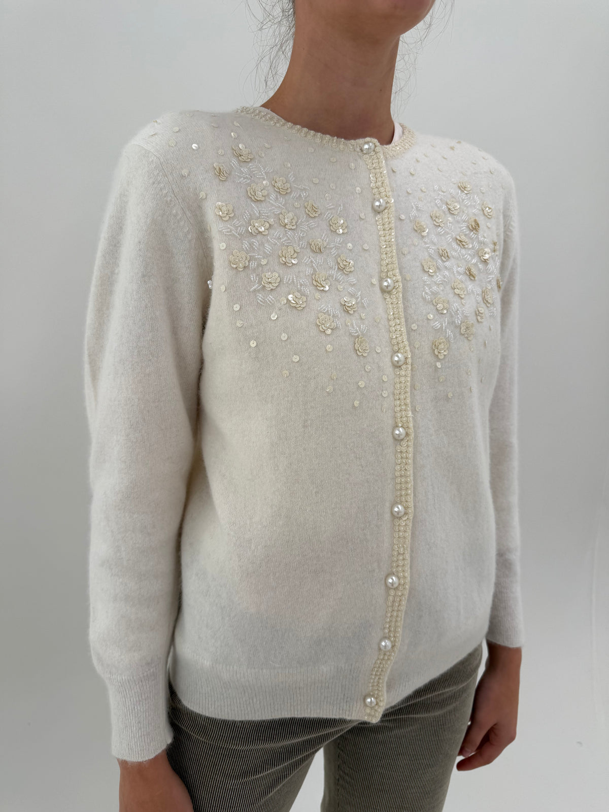 Jacheta / cardigan vintage bijuterie cu aplicații manuale delicate din lana și Angora
