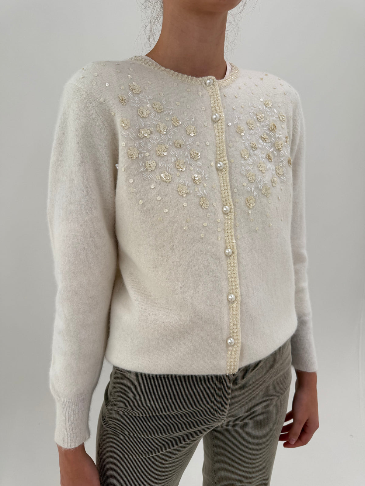 Jacheta / cardigan vintage bijuterie cu aplicații manuale delicate din lana și Angora