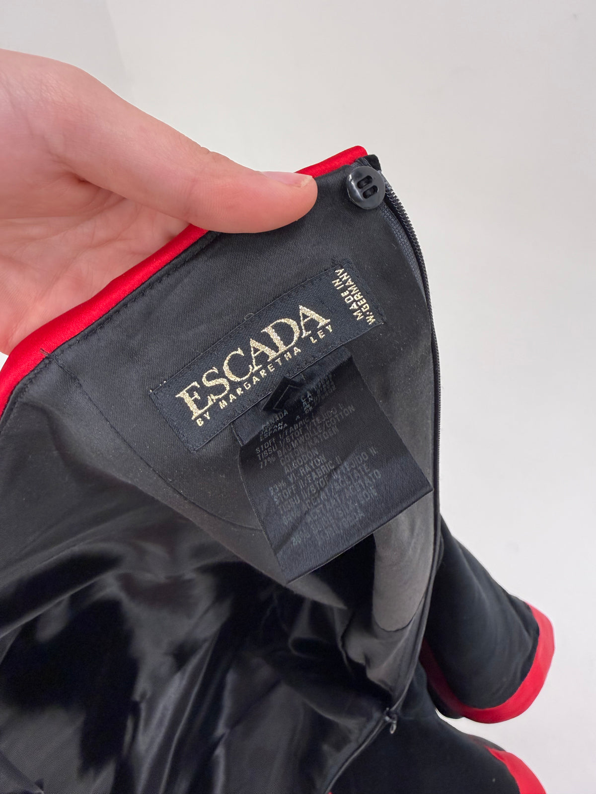 Rochie Escada vintage din catifea cu inserții satinate roșii și corset cu funda