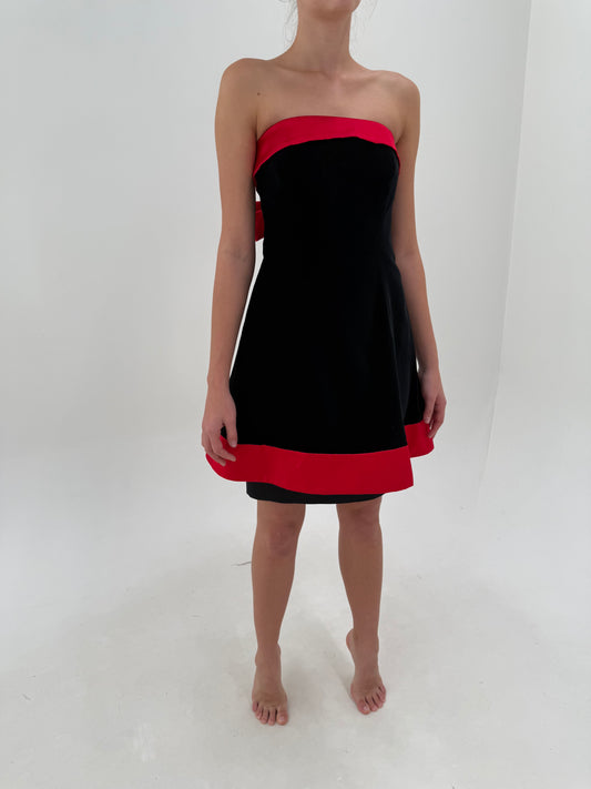 Rochie Escada vintage din catifea cu inserții satinate roșii și corset cu funda